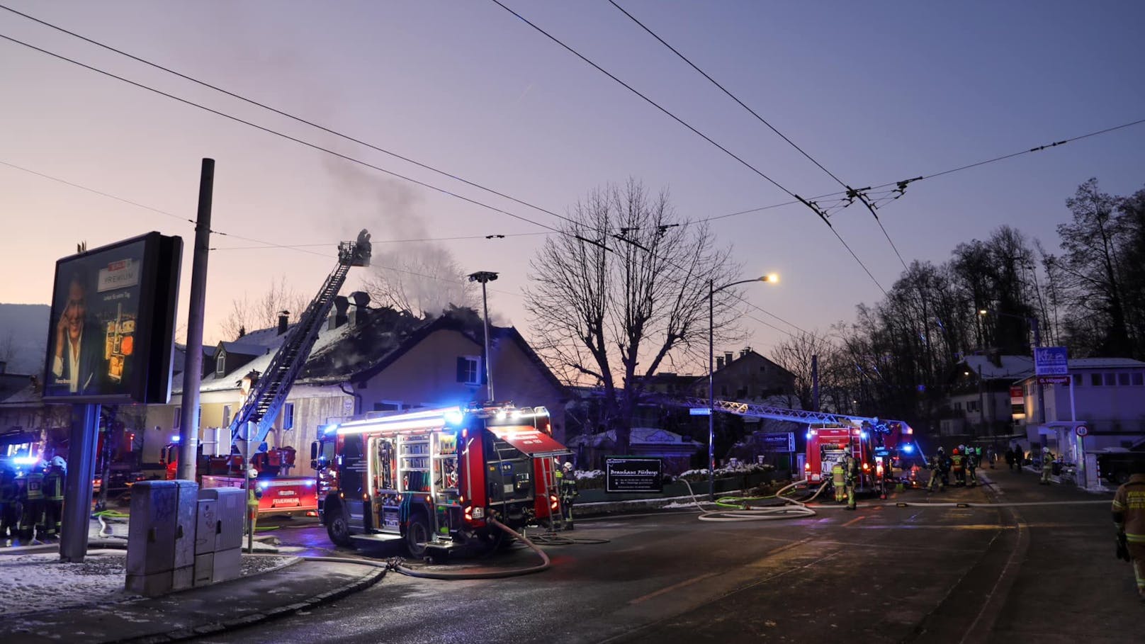 In der Nacht auf Samstag brach ein Brand im Dachbereich des ehemaligen Fürbergs aus. Dieser entwickelte sich zu einem Großbrand. 