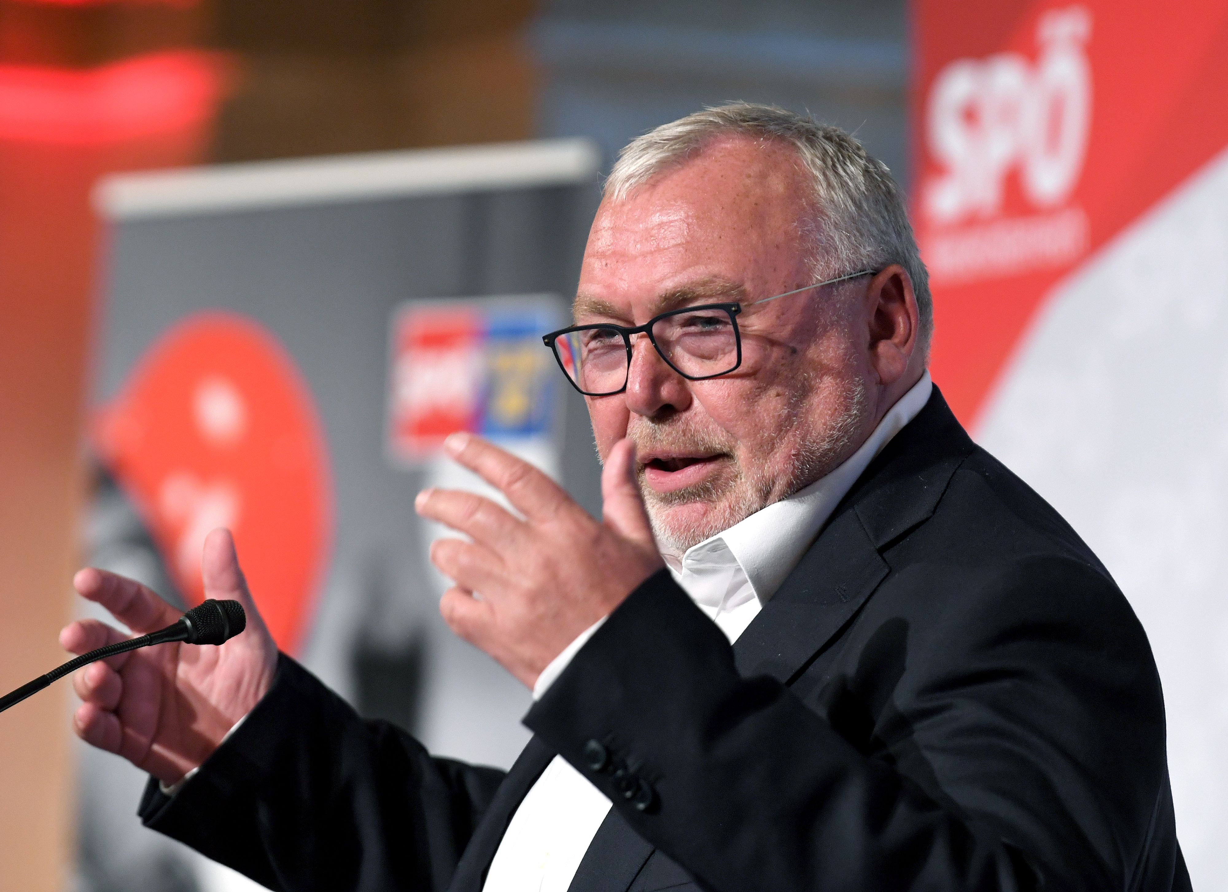 Alfred Gusenbauer wird auch weiterhin seines Jahresbeitrag überweisen.