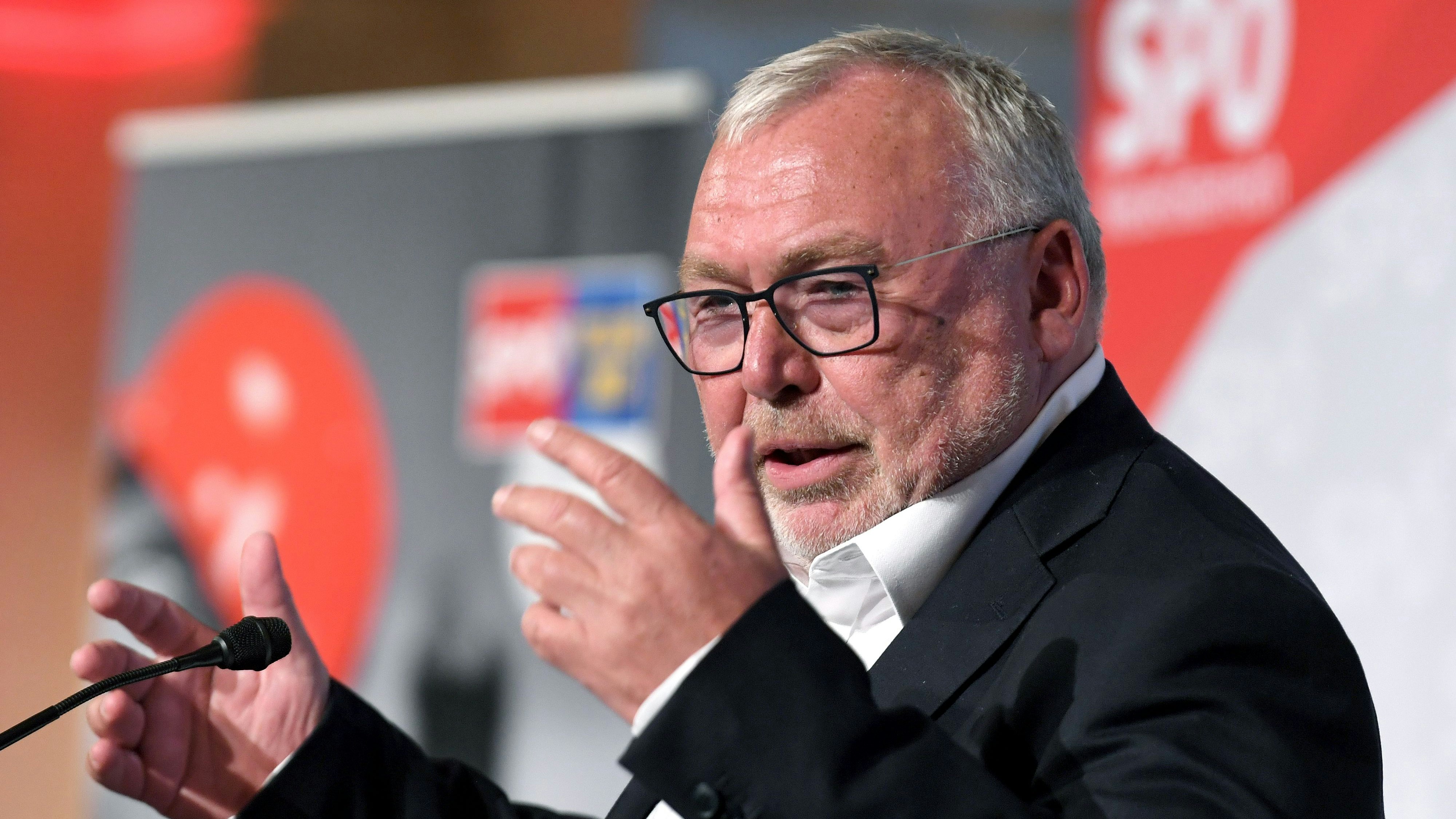 Alfred Gusenbauer wird auch weiterhin seines Jahresbeitrag überweisen.