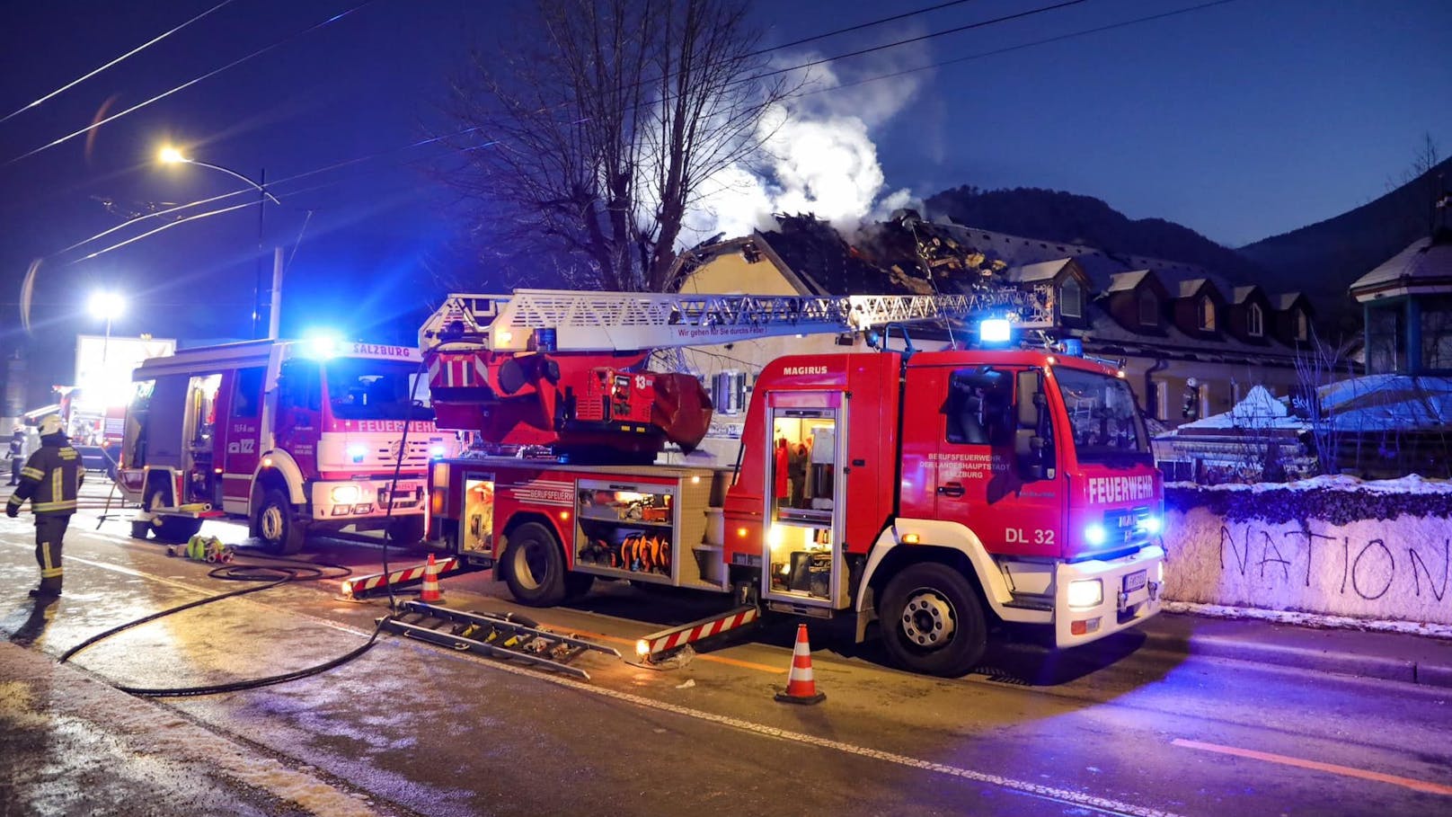 In der Nacht auf Samstag brach ein Brand im Dachbereich des ehemaligen Fürbergs aus. Dieser entwickelte sich zu einem Großbrand. 