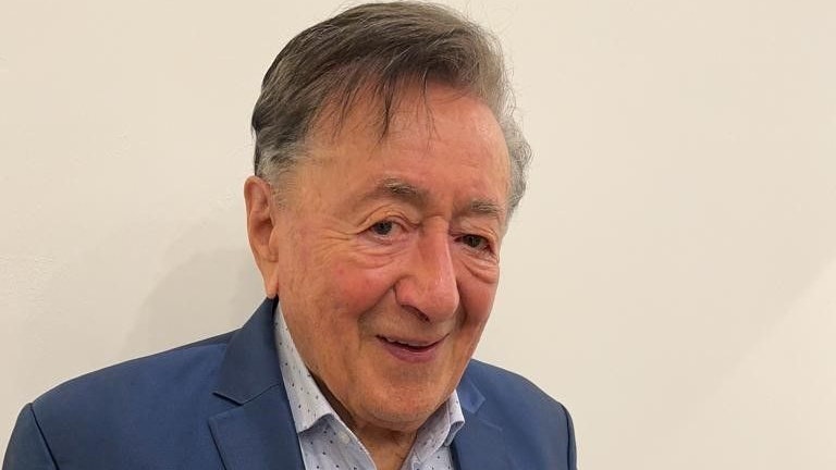 Richard Lugner war nach seiner Ankunft in Wien beim Friseur. 