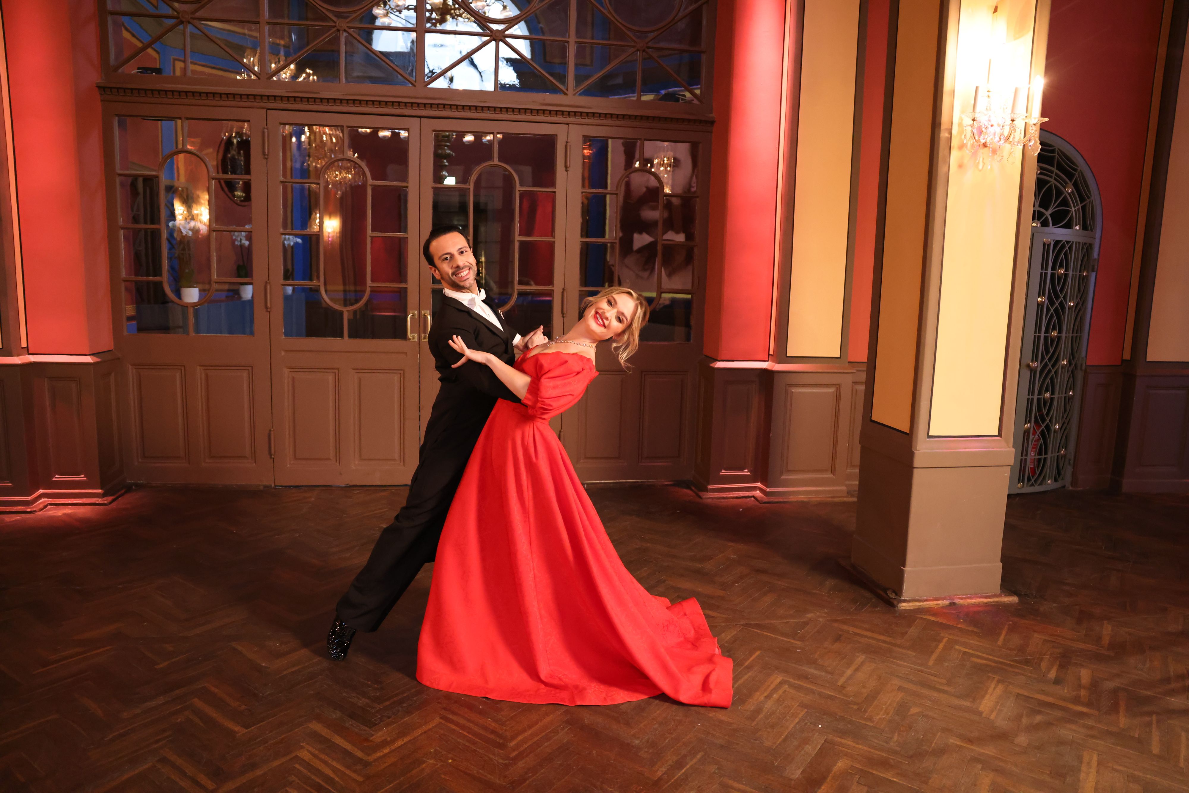 Corinna Kamper und ihre Partner Danilo Campisi schwingen bei sieben Bällen das Tanzbein.