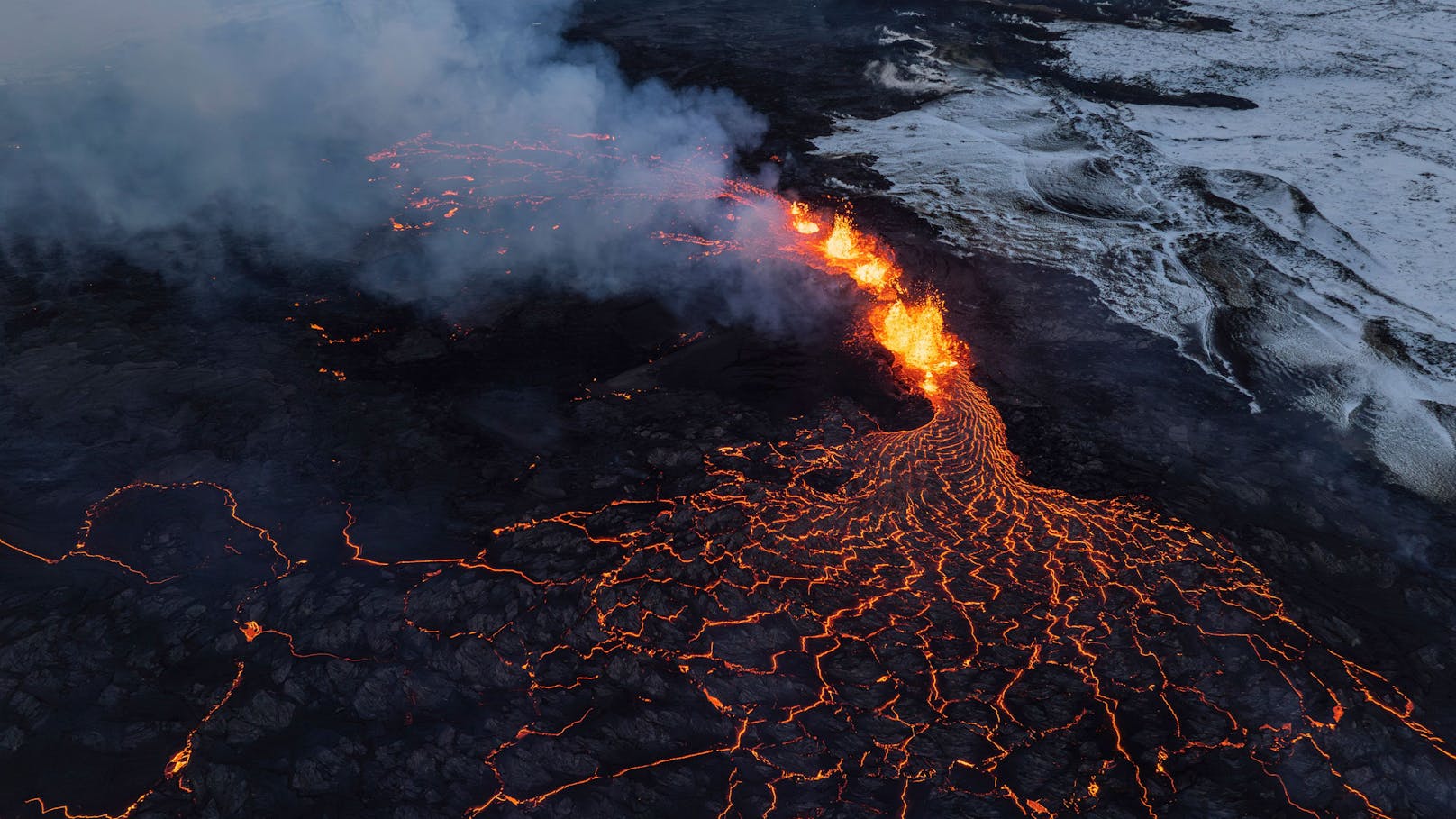 Ab Montagabend gilt im 4.000-Einwohner-Ort Grindavik in Island ein Aufenthaltsverbot, es besteht erhöhte Eruptionsgefahr.