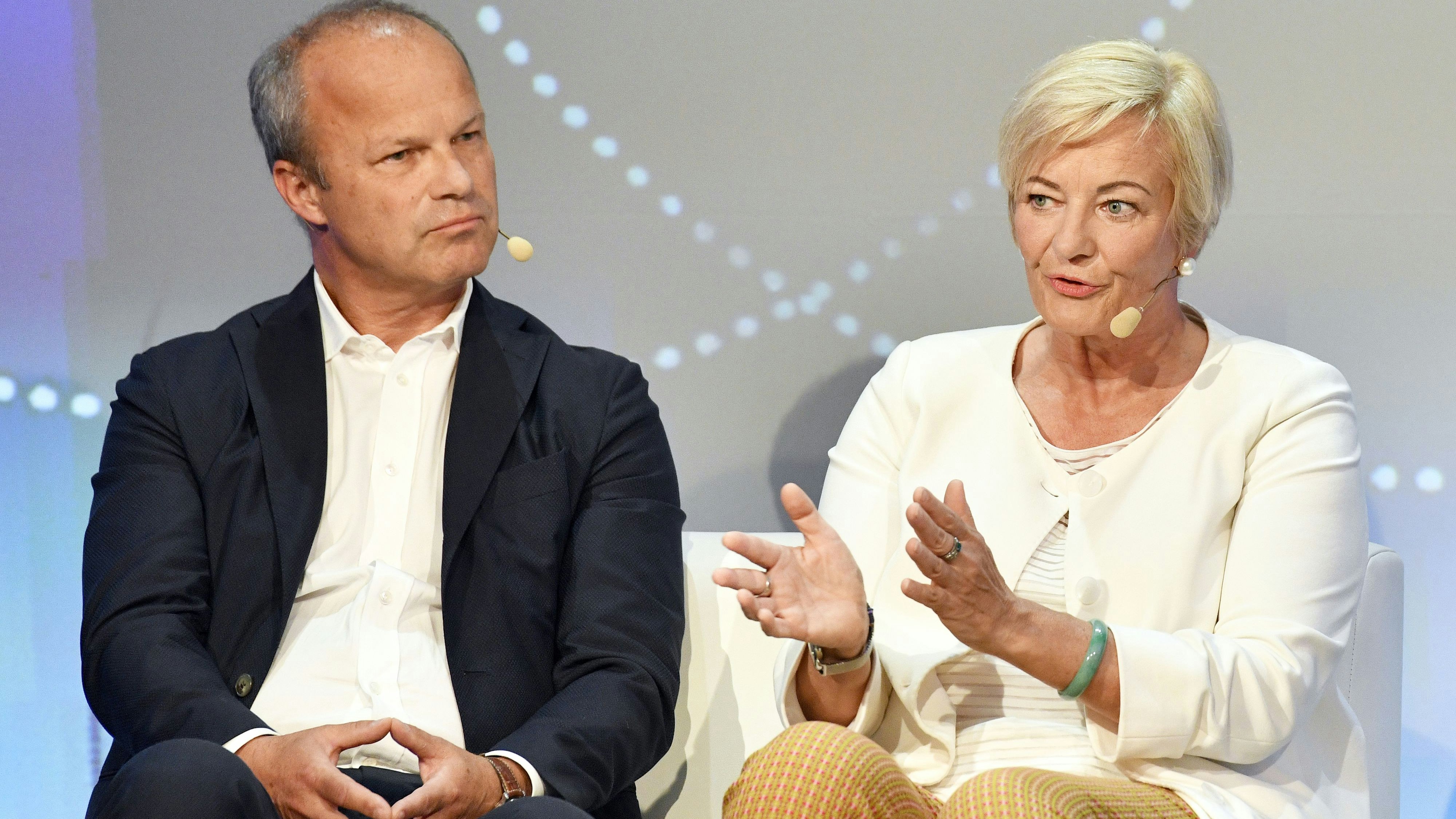 <strong>Ingrid Deltenre</strong> und <strong>Markus Mair</strong> (Styria Media Group AG) im Rahmen der Medienenquete der Bundesregierung.