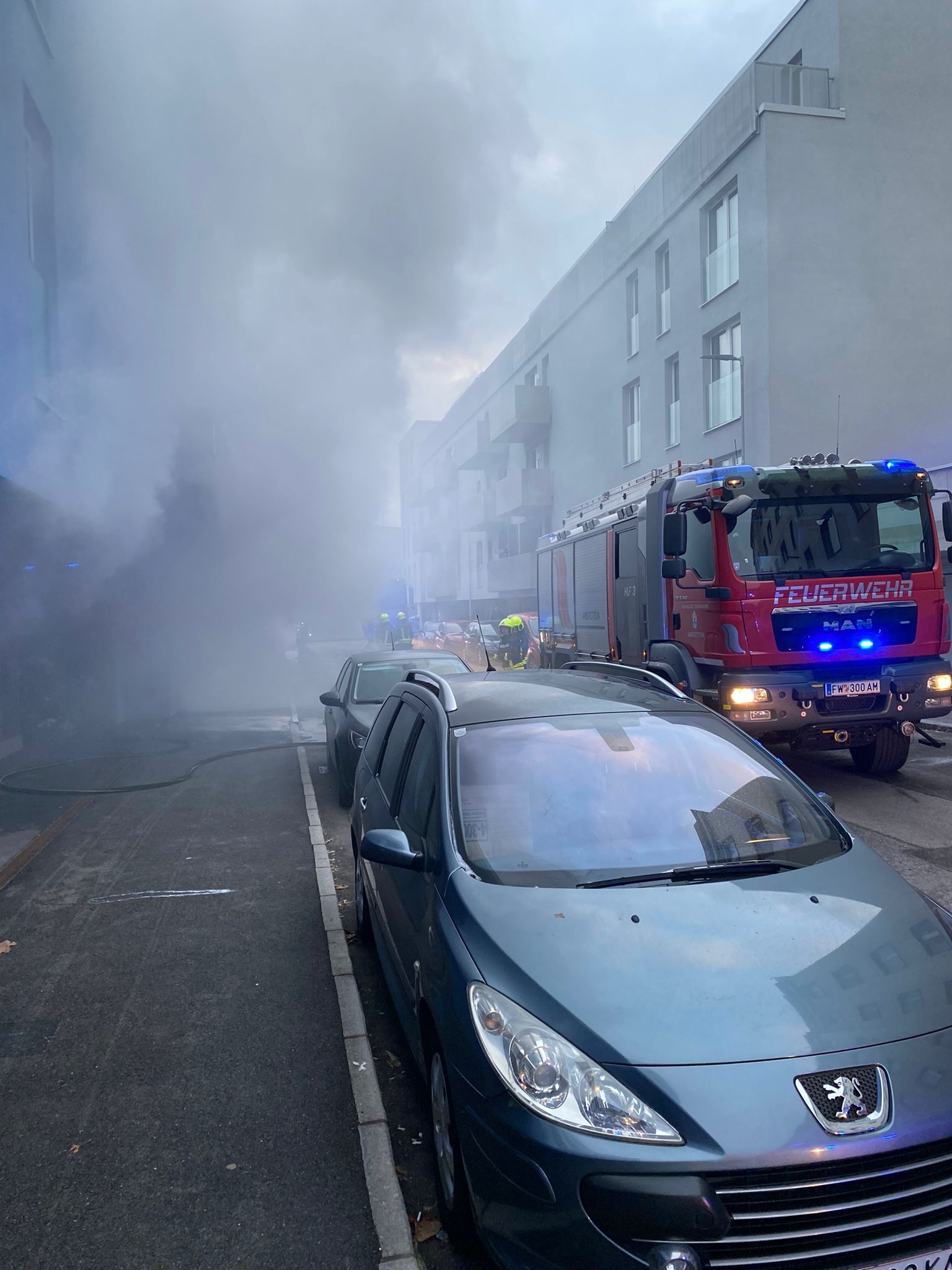 In der Amstettner Innenstadt brannte eine Müllinsel.