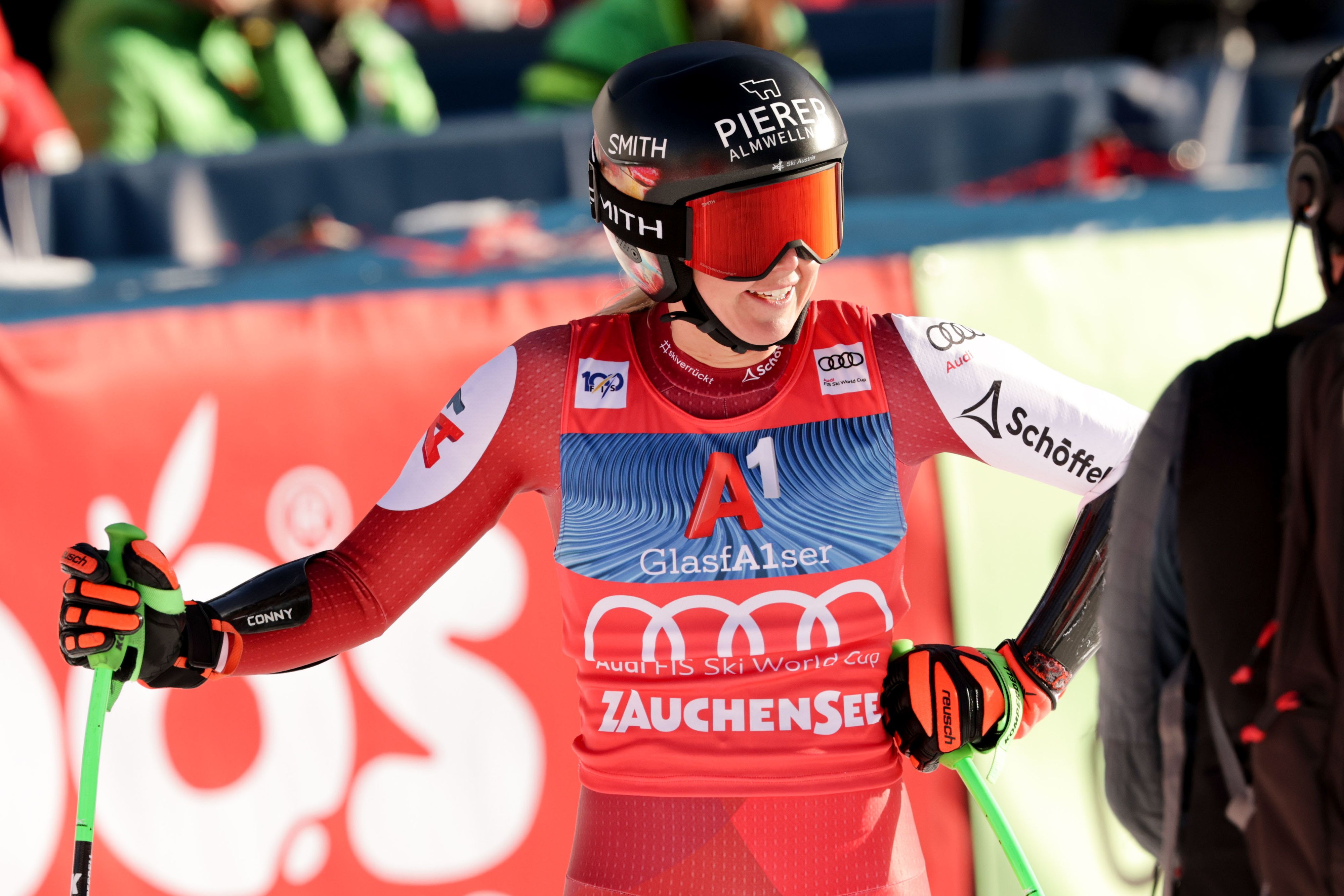 Cornelia Hütter baute ihren Vorsprung im Super-G-Weltcup aus.