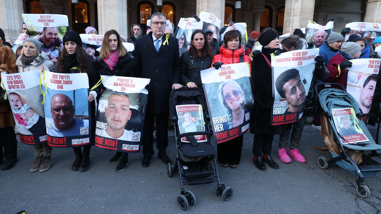 Heute.at - Bring them Home! – Aktion für Hamas-Geiseln vor Oper