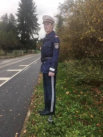 Blechpolizist Vinzenz ist wieder mit seinen Kollegen vereint.