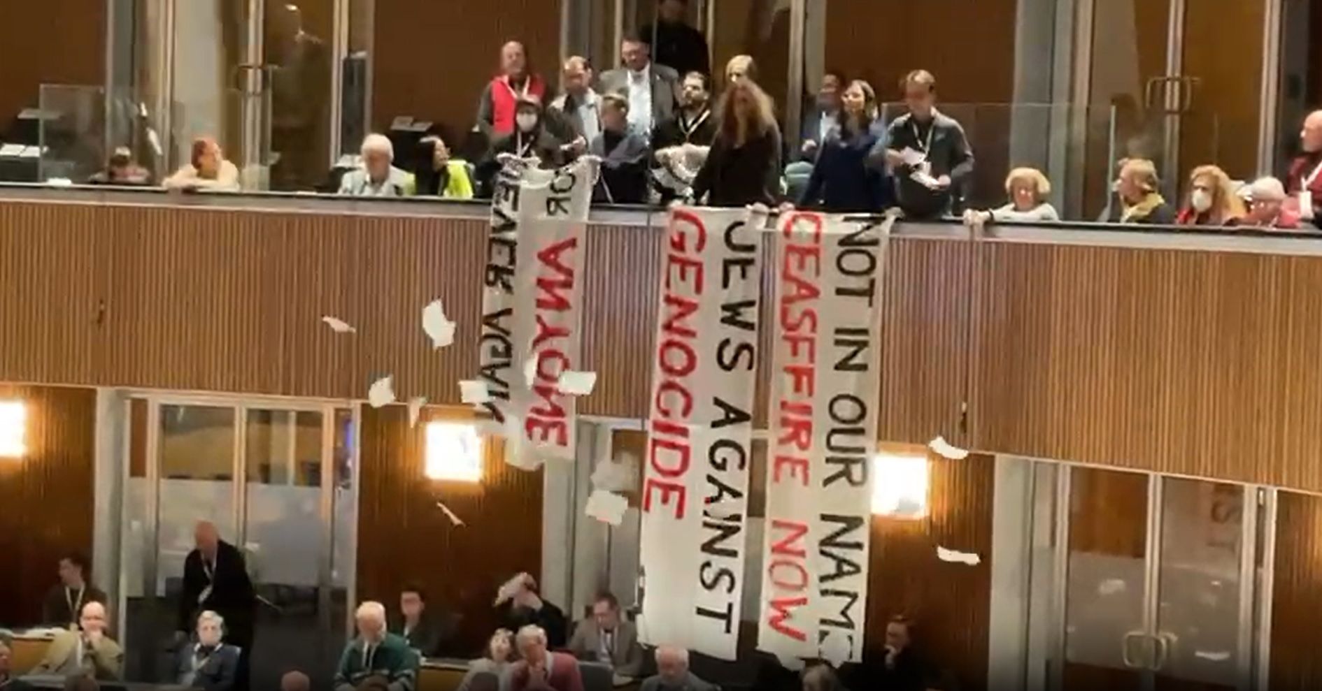 Das 75. Jubiläum der Menschenrechte im Wiener Parlament musste kurz unterbrochen werden.