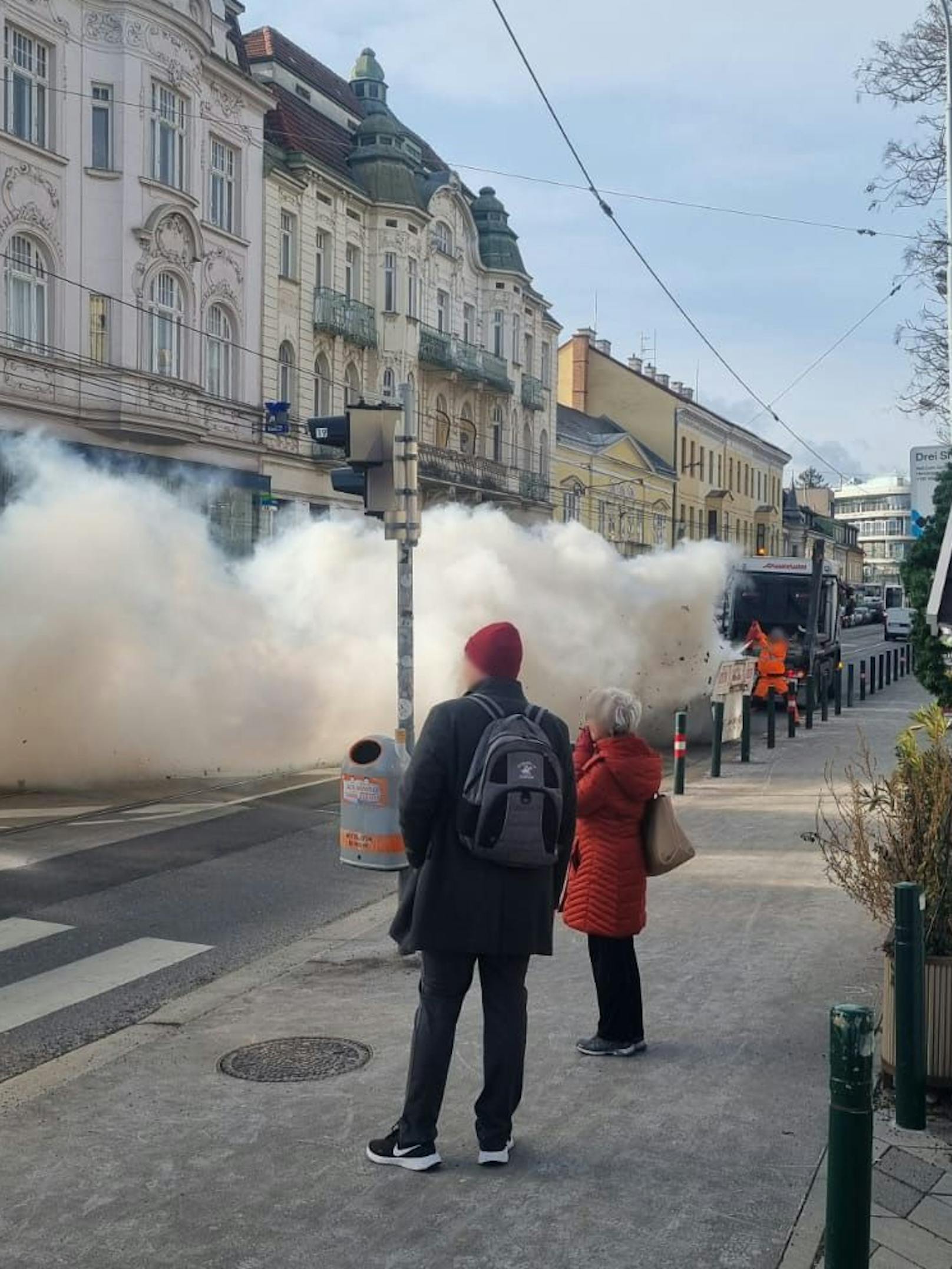 Feuer-Alarm am Montagmittag mitten in Wien-Hietzing