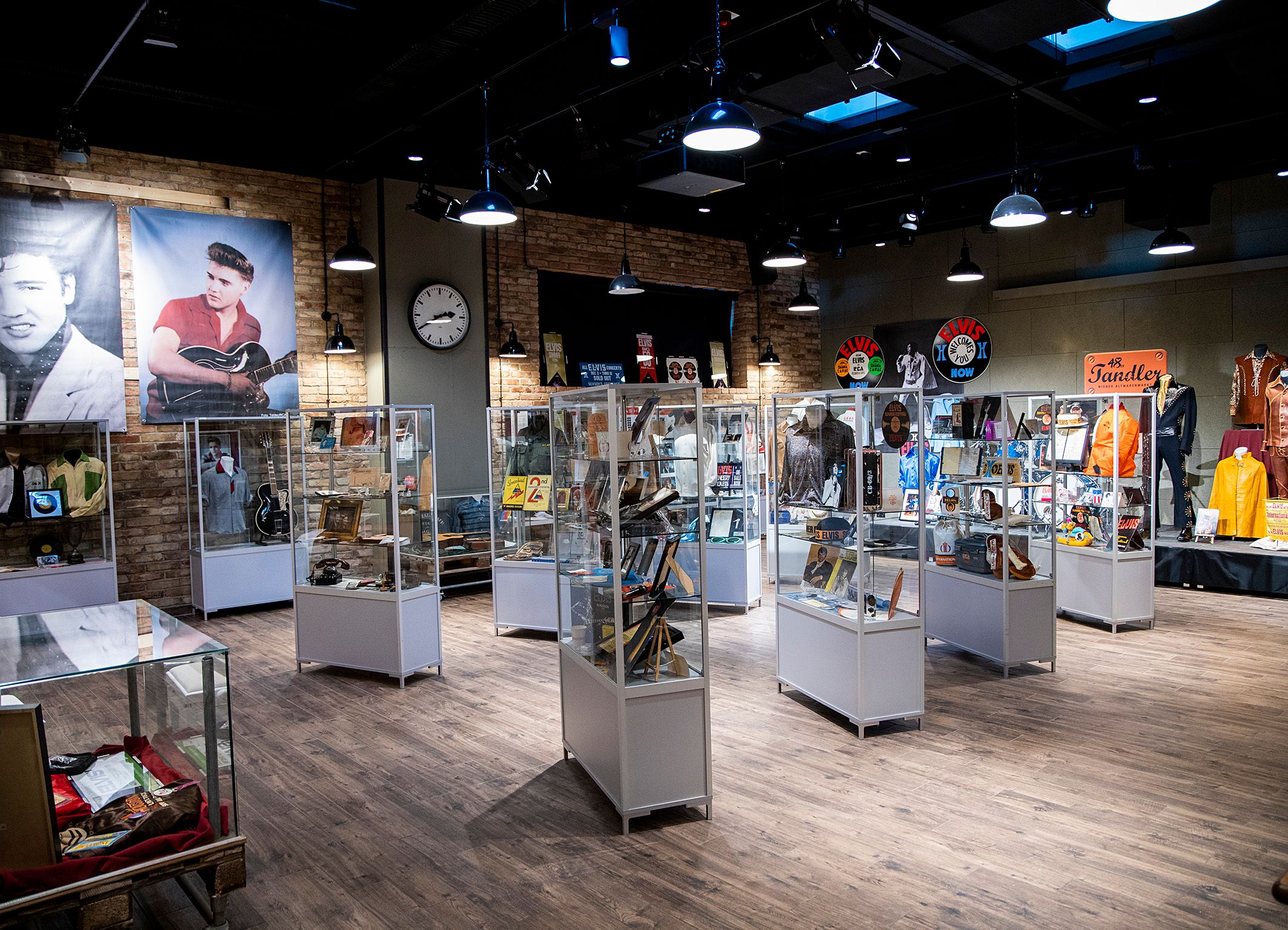 Instrumente, aber auch Kleidungsstücke des Ausnahmekünstlers sind Ende Jänner im Wiener 48er-Tandler zu bestaunen. 