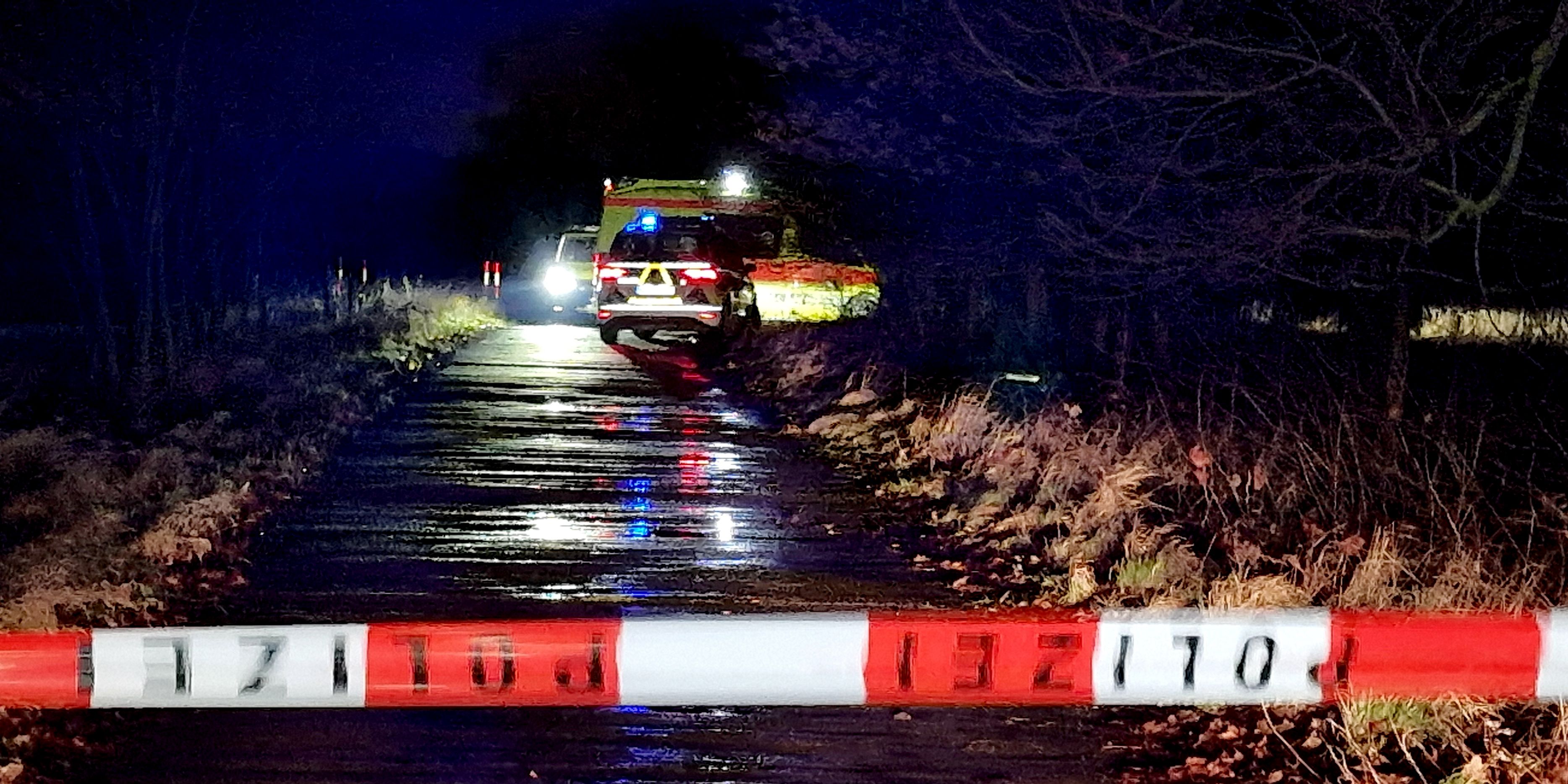 In einem Auto in Brandenburg ist in der Nacht zum Montag ein totes Kleinkind entdeckt worden