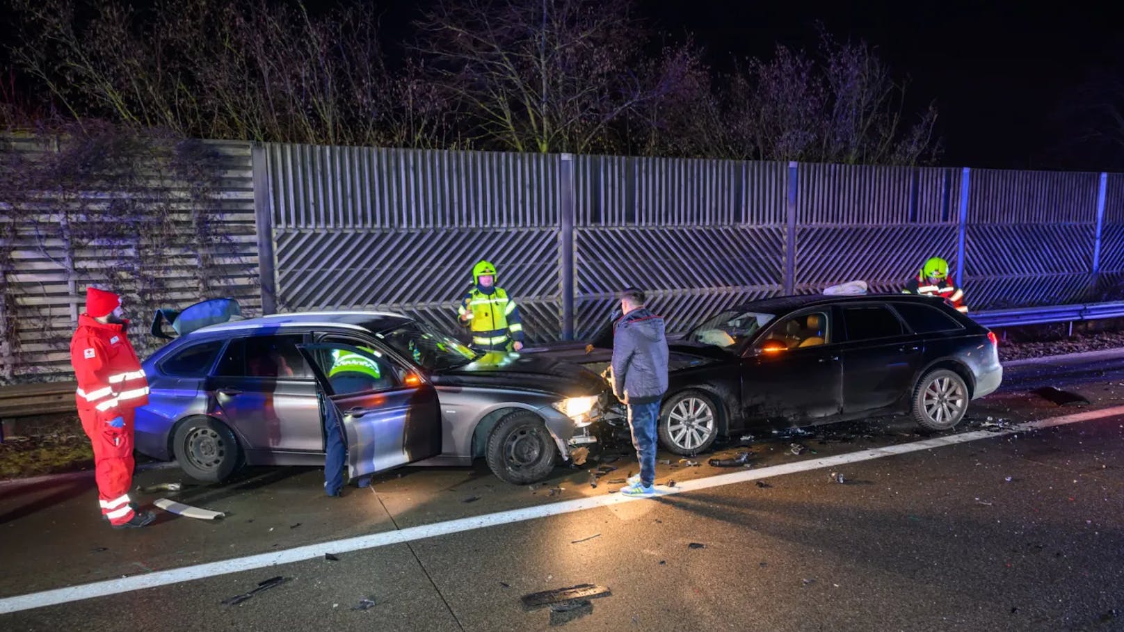 Ein Verkehrsunfall ereignete sich am Montag auf der Westautobahn zwischen dem Knoten Linz und Asten-St.Florian. Der Unfall führte zur Sperrung des ersten Fahrstreifens sowie des Pannenstreifens und verursachte einen Stau von rund vier Kilometern.