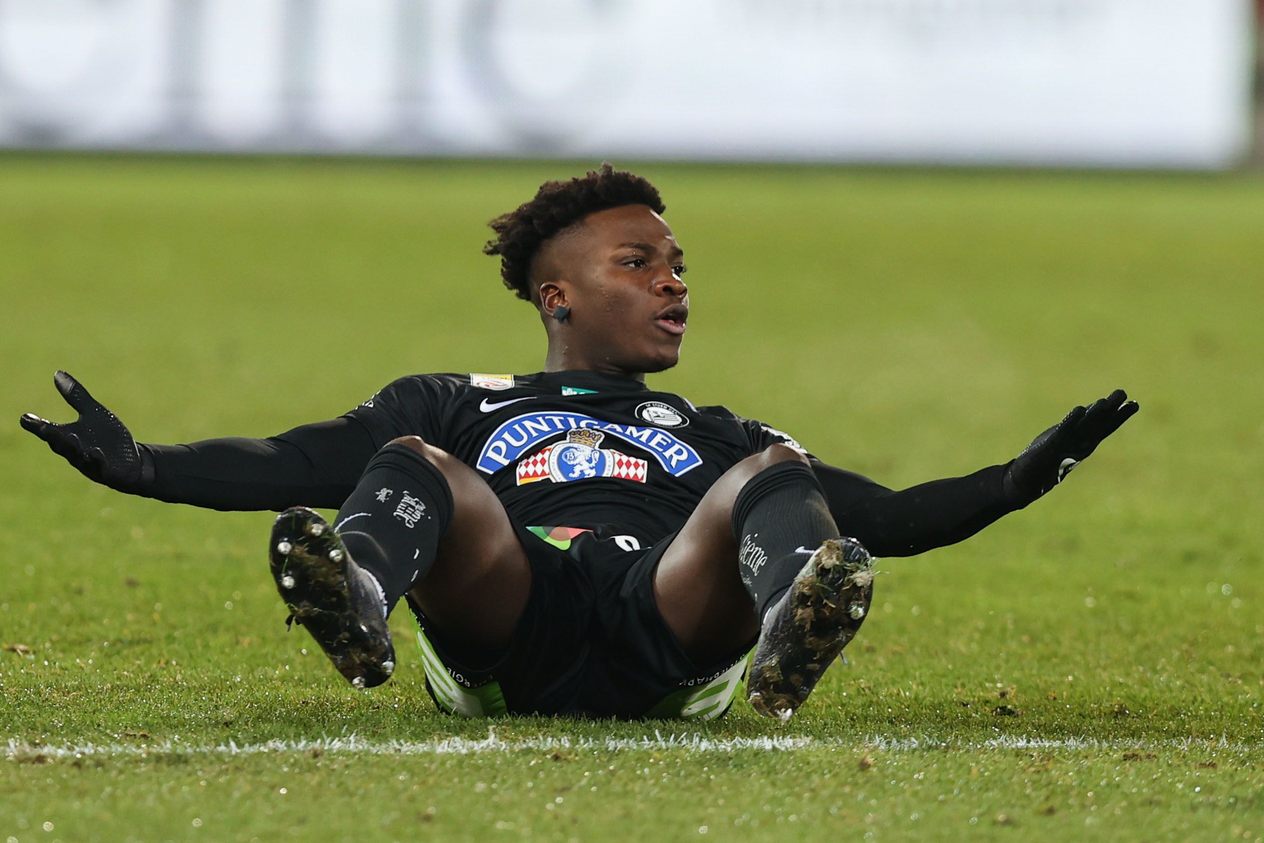 Jatta wird am Sprunggelenk operiert. 