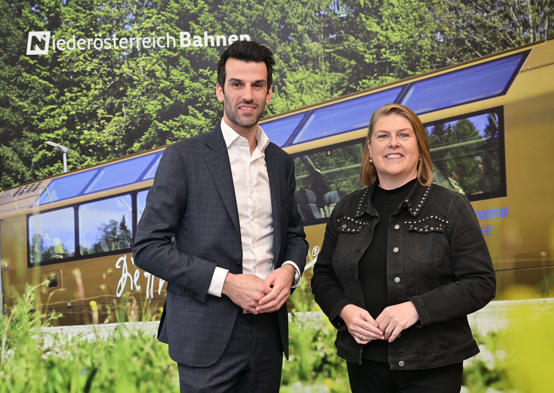 Bilanz der nö. Bahnen: Verkehrslandesrat Udo Landbauer, Niederösterreich Bahnen Geschäftsführerin Barbara Komarek