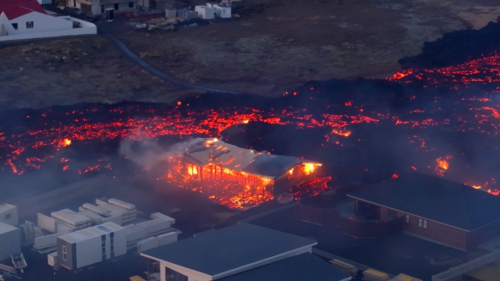 "Lavameer" erfasst Dorf nach Vulkanausbruch in Island