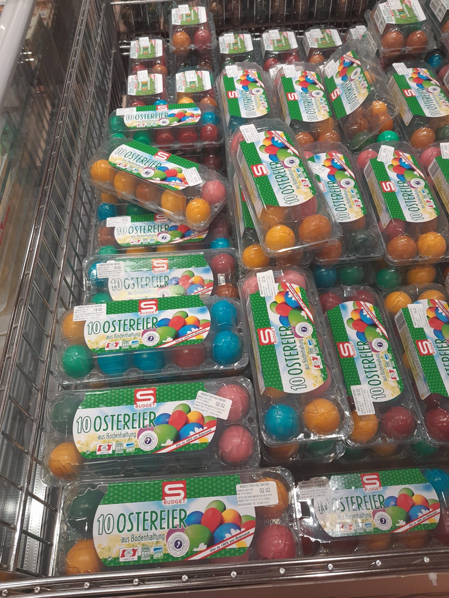 Schon Mitte Jänner gibt es bei Interspar Ostereier zu kaufen.