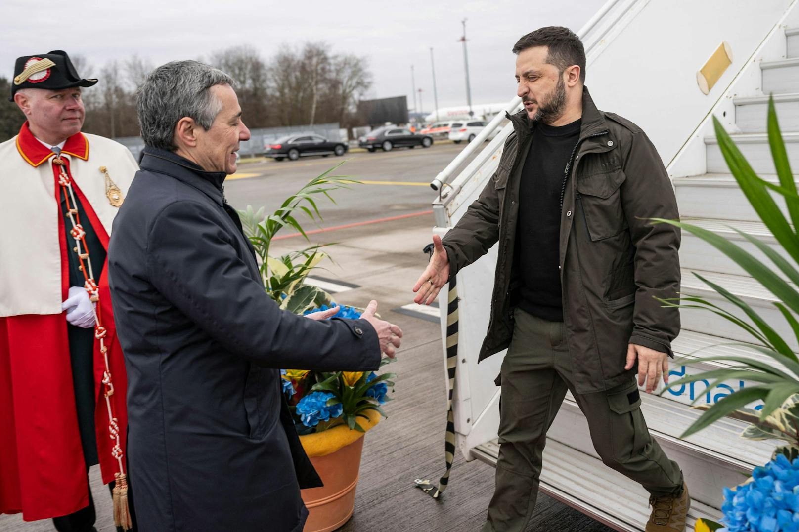 Er ist da: Der ukrainische Präsident Wolodimir Selenski landete am Montagmorgen in der Schweiz.