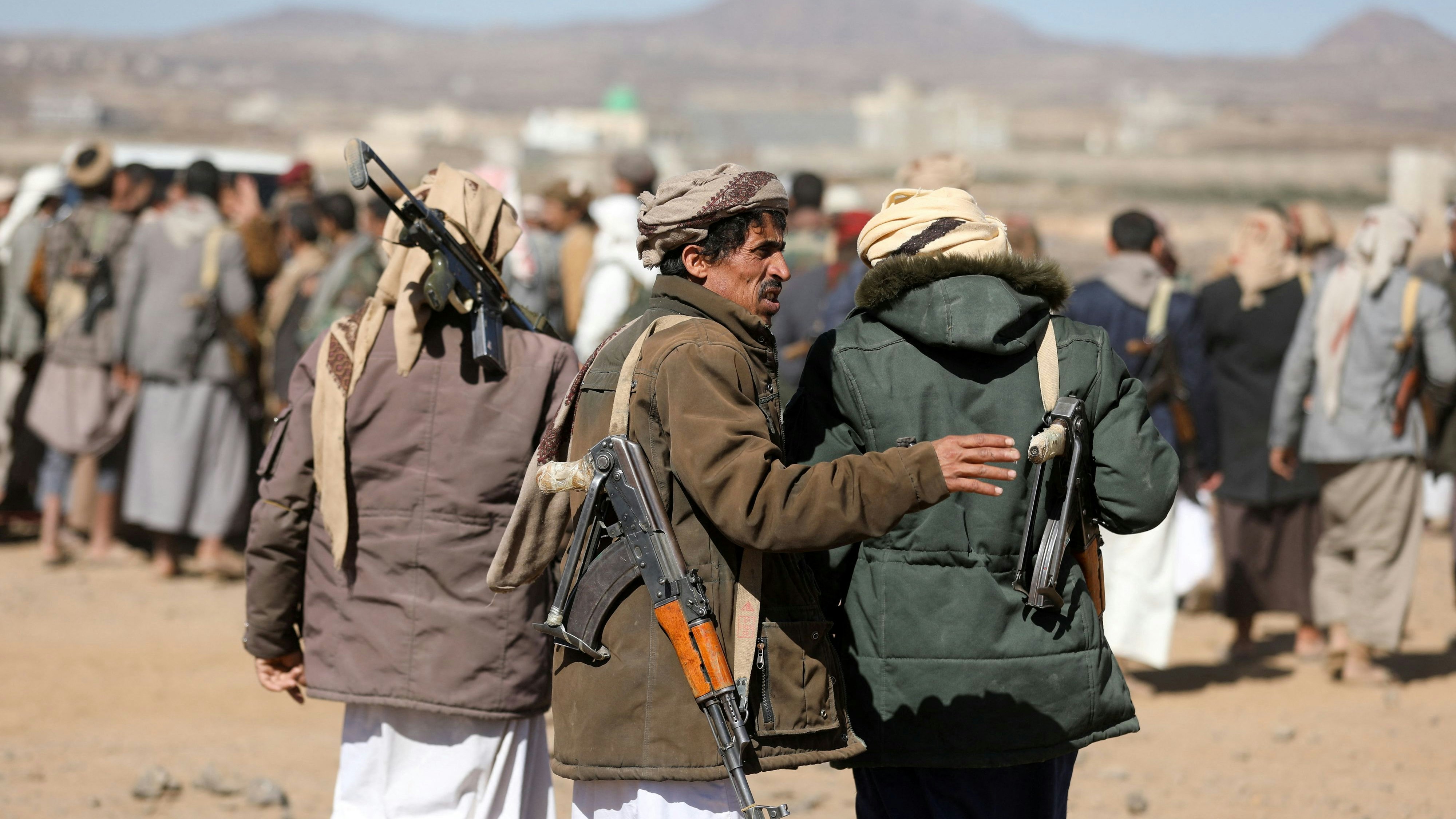 Zuletzt hatten die Huthi-Rebellen, die Gebiete im Süden von Jemen kontrollieren, immer wieder Raketen auf Frachtschiffe und US-Kriegsschiffe im Roten Meer abgefeuert. 