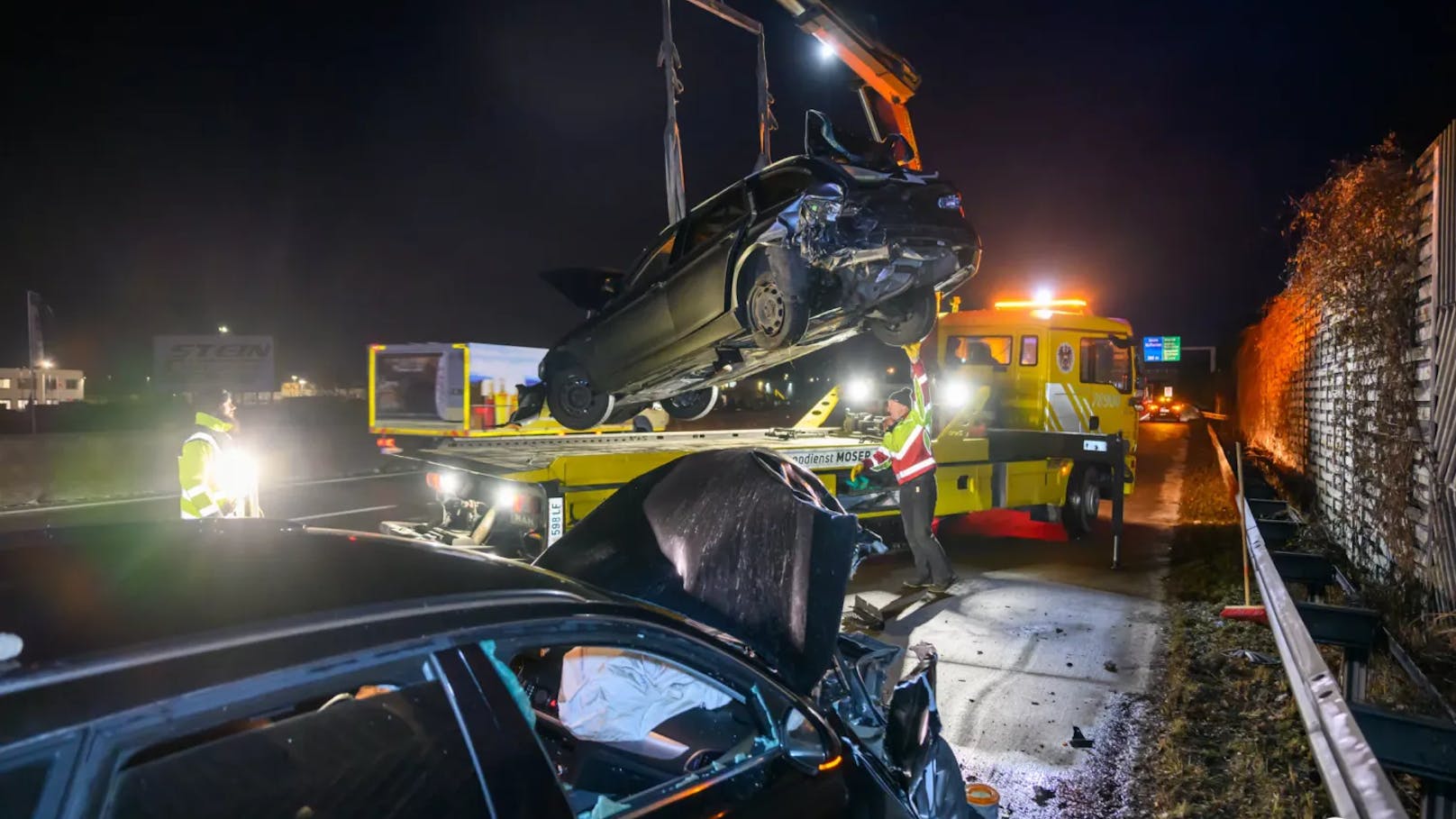 Ein Verkehrsunfall ereignete sich am Montag auf der Westautobahn zwischen dem Knoten Linz und Asten-St.Florian. Der Unfall führte zur Sperrung des ersten Fahrstreifens sowie des Pannenstreifens und verursachte einen Stau von rund vier Kilometern.