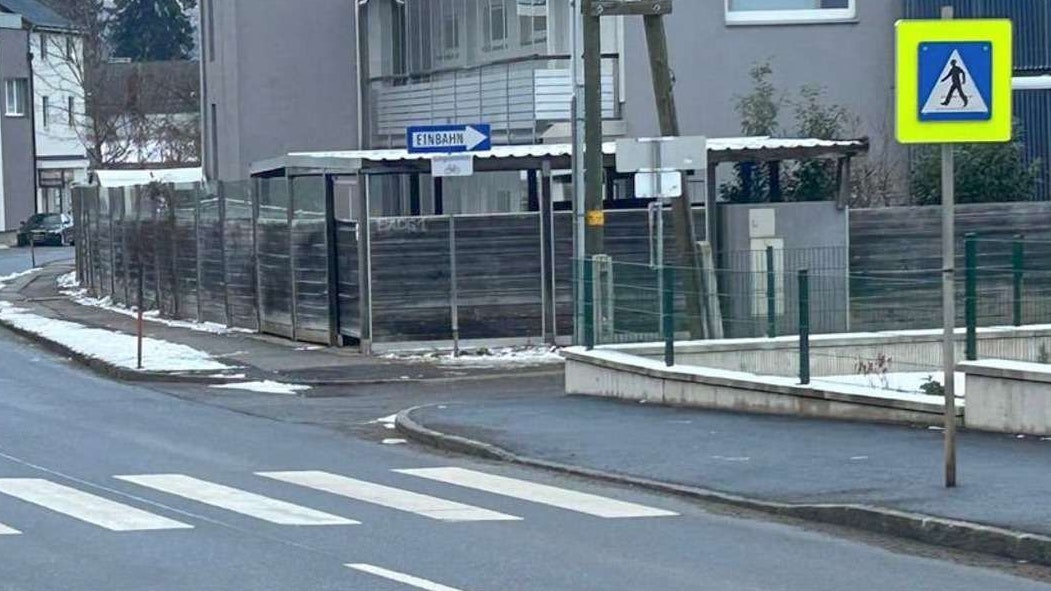 16-jährige auf Schutzweg niedergefahren