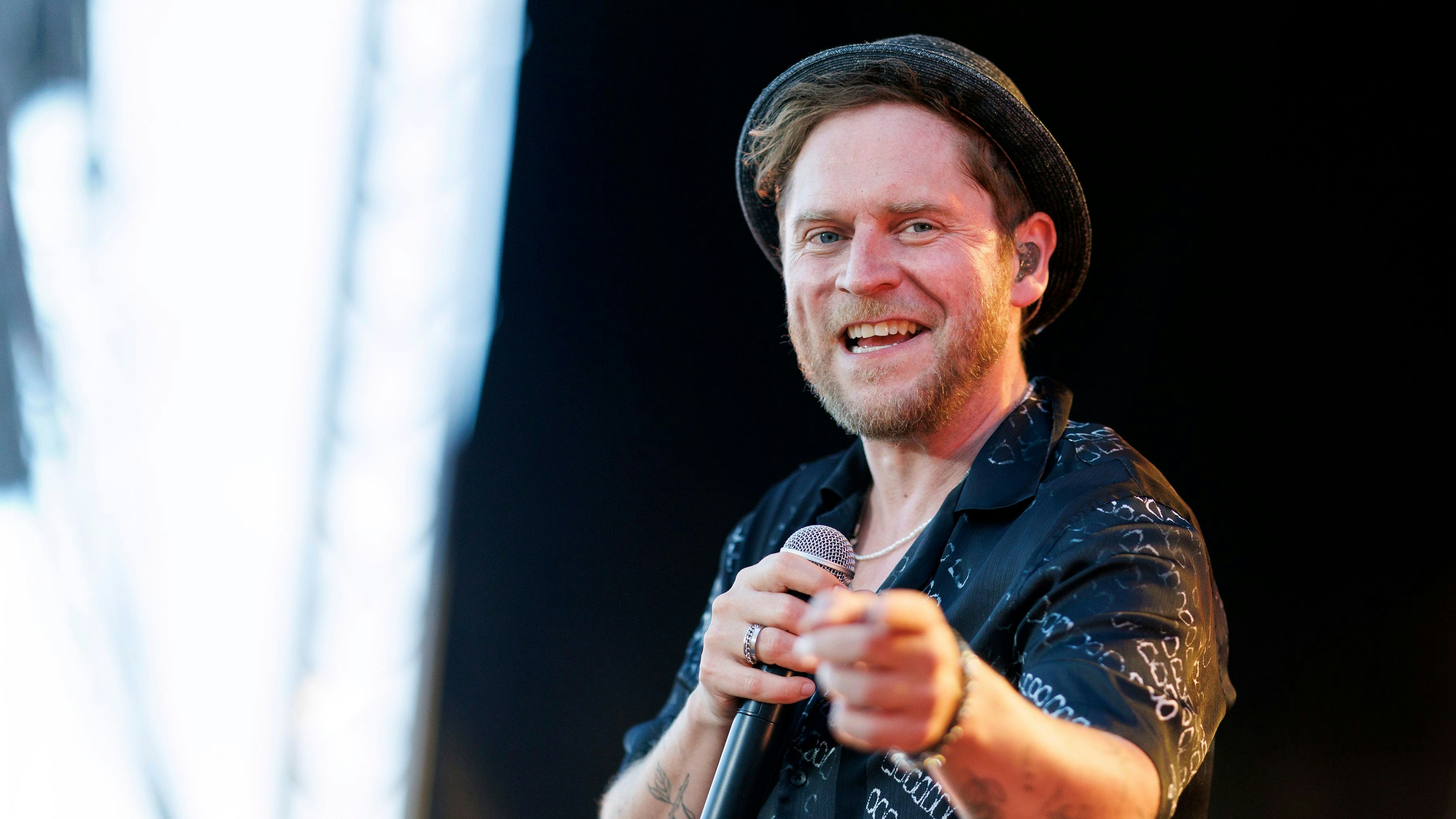 Download von www.picturedesk.com am 15.01.2024 (21:48).  ACT -- Sänger Johannes Oerding bei seinem Konzert im Rahmen der OpenAirPort Konzertreihe am Köln Bonn Airport. Köln, 18.08.2023 - 20230818_PD10716 - Rechteinfo: Rights Managed (RM)