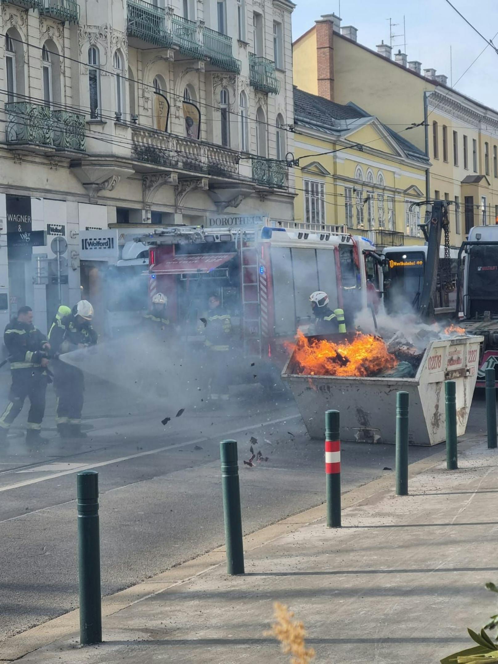 Feuer-Alarm am Montagmittag mitten in Wien-Hietzing