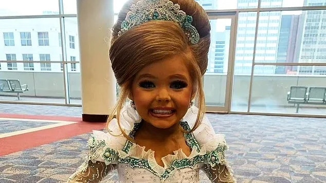 Kynlee beim Schönheitswettbewerb