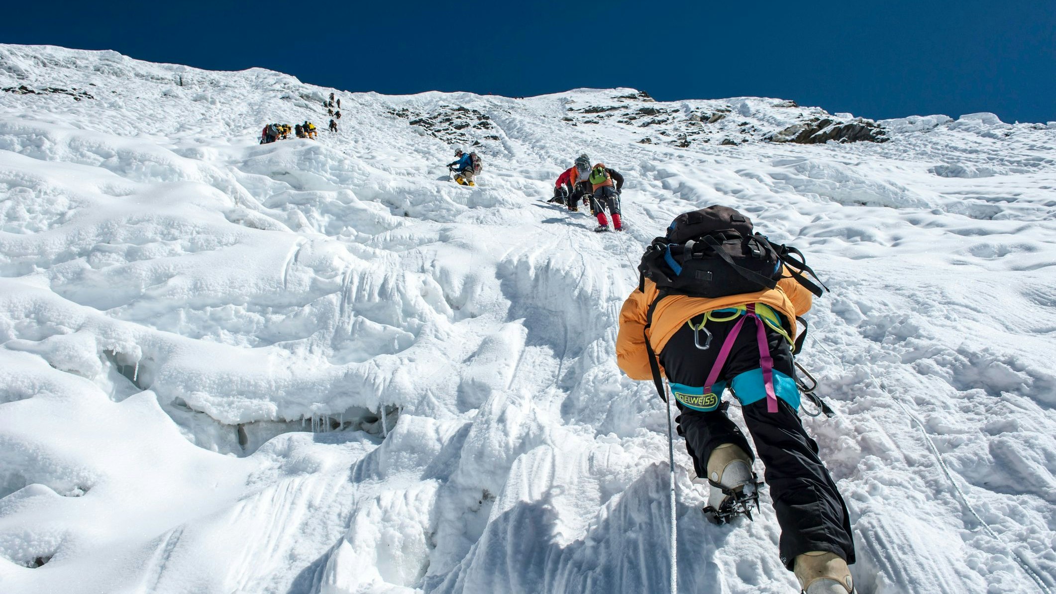 Die Männer unternahmen eine Eisklettertour in Tirol.