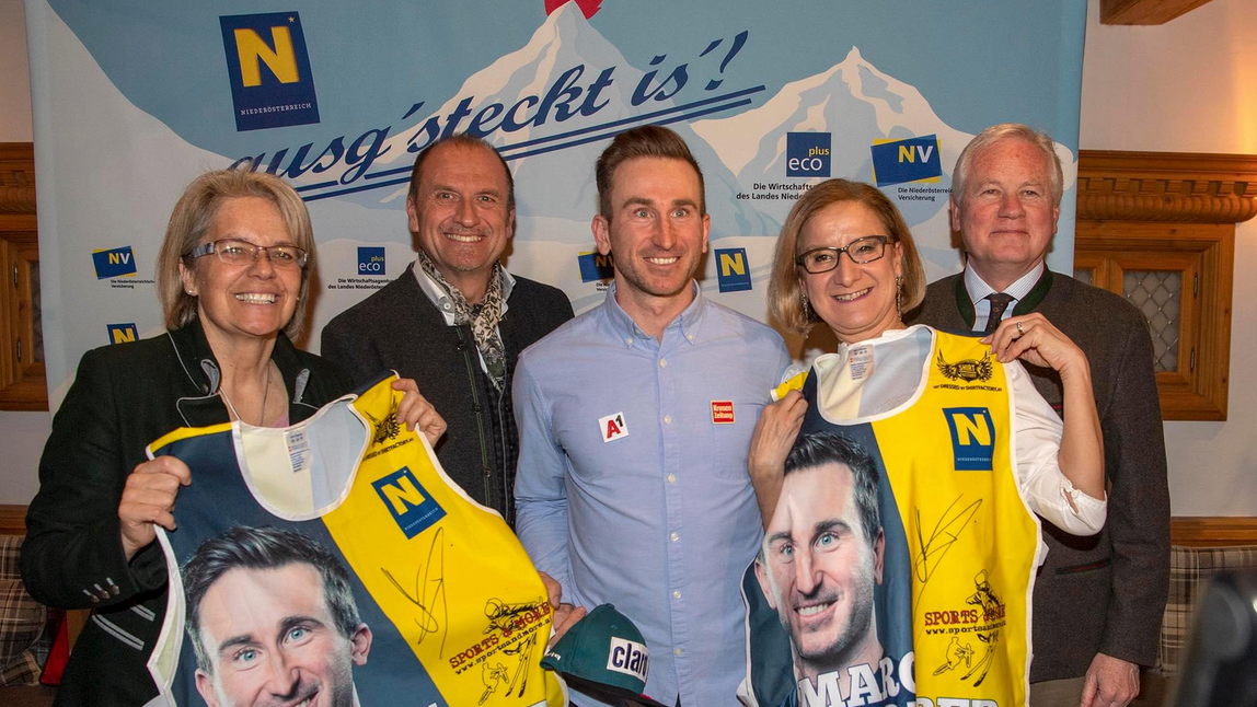 Mikl-Leitner beim 80. Hahnenkammrennen im Jänner 2020 in Kitzbühel, am Bild mit der damaligen nö. Slalomhoffnung March Digruber.