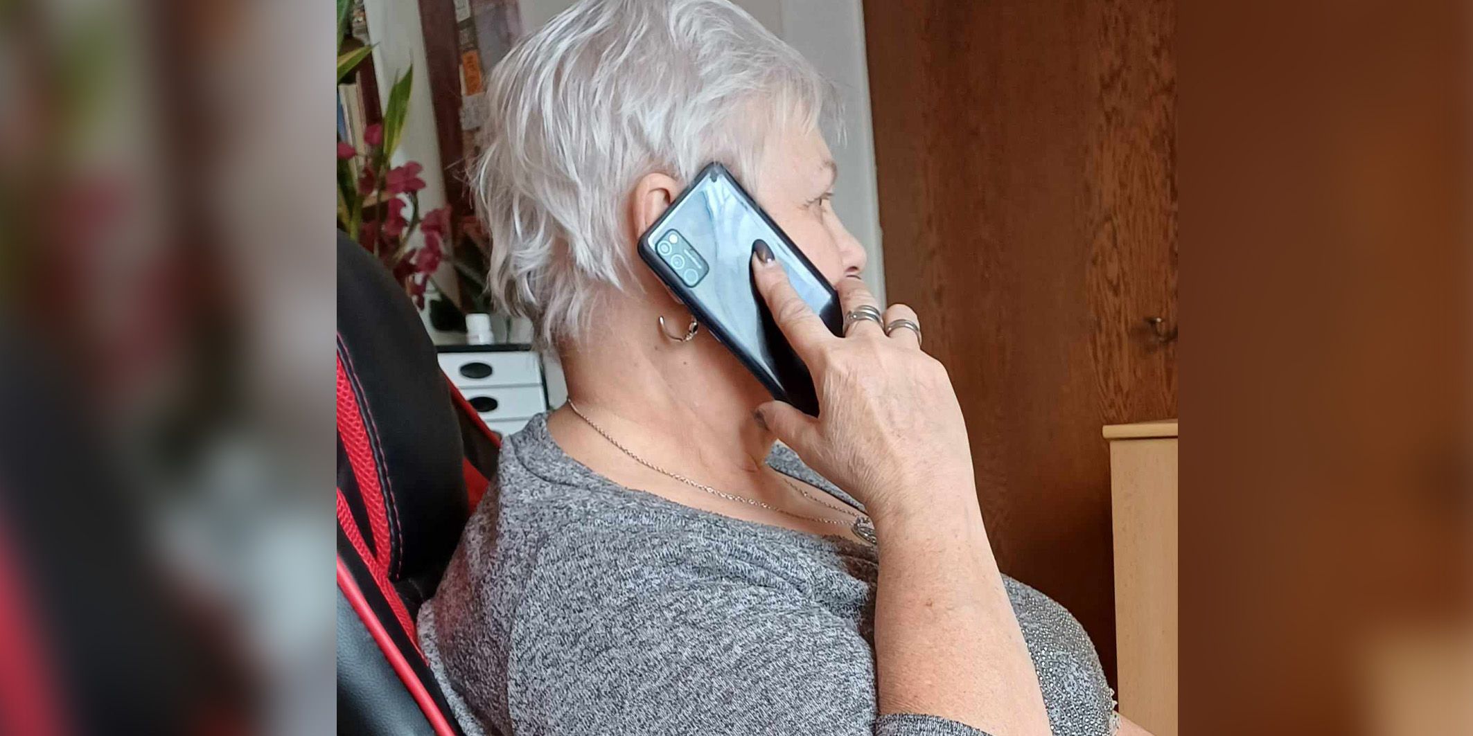 Nach einem Telefonat mit der OBS-Hotline ist eine Österreicherin mehr als erzürnt. Sie musste für das Telefongespräch Gebühren entrichten.