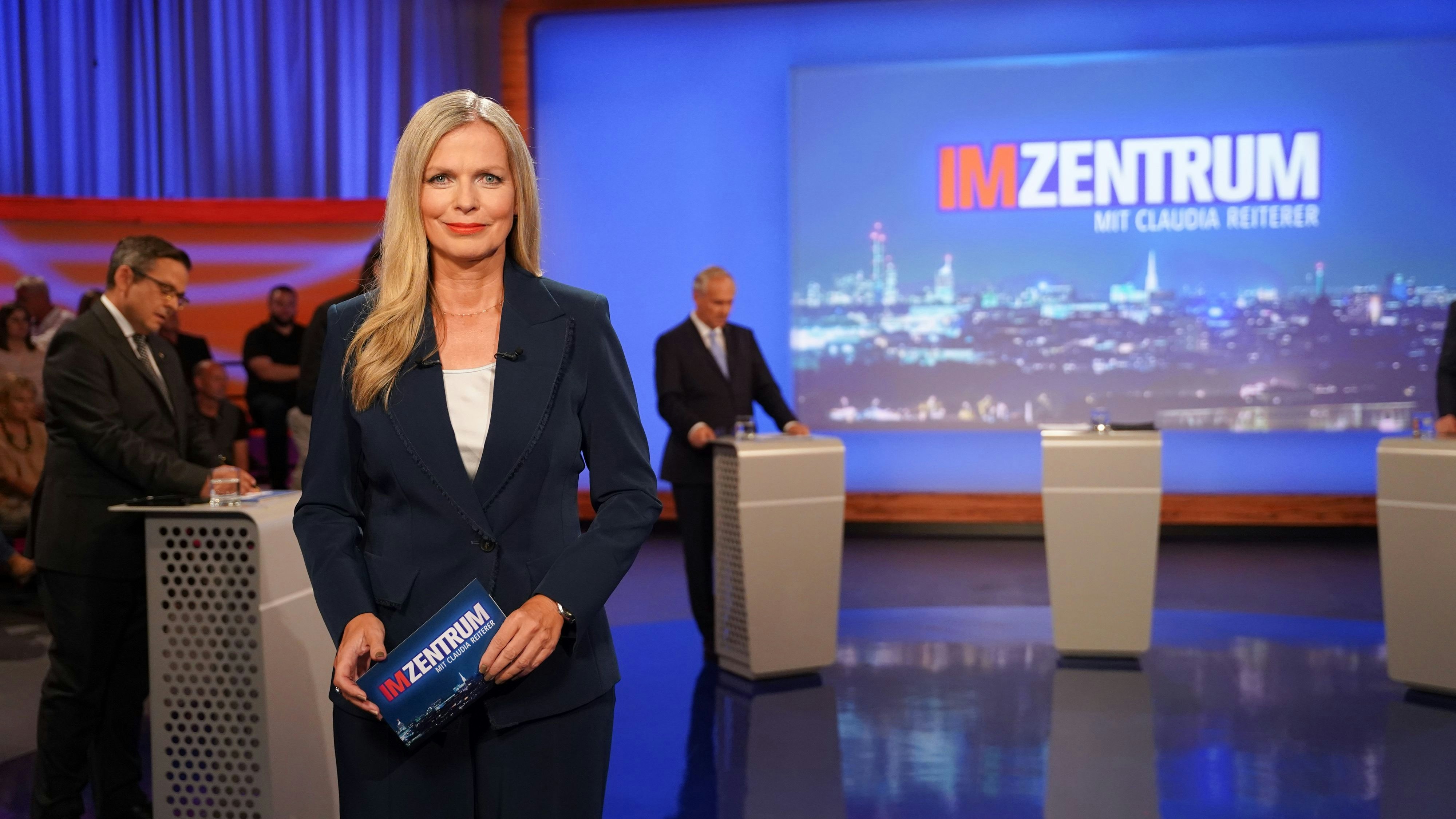 Claudia Reiterer moderiert seit 2017 "im Zentrum" und Diskussionsformate bei Wahlen.