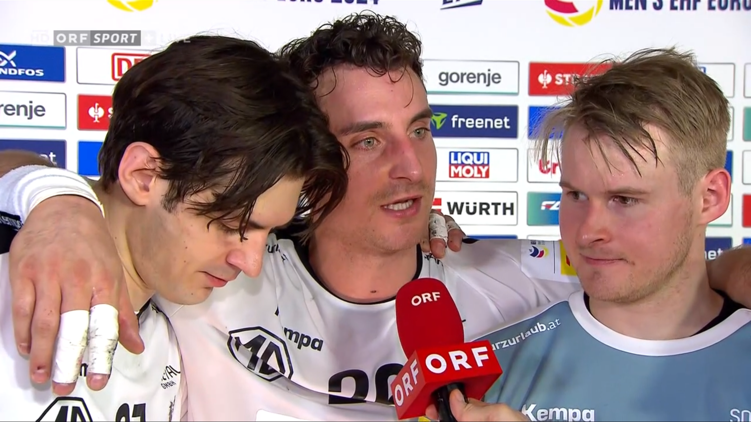 Lukas Herburger (Mitte) hat Freudentränen in den Augen.