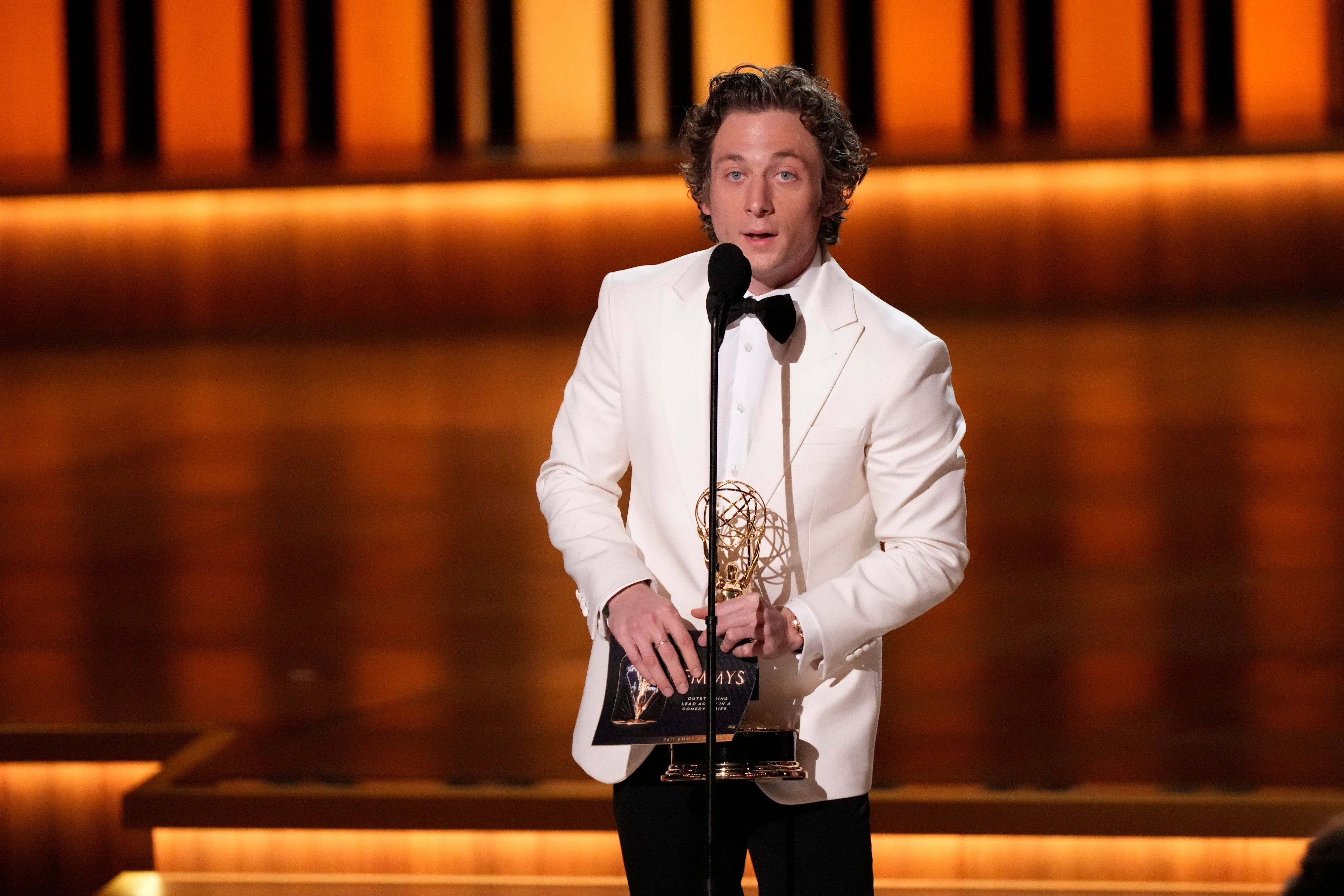 Jeremy Allen White wurde auch mit einem Emmy ausgezeichnet.