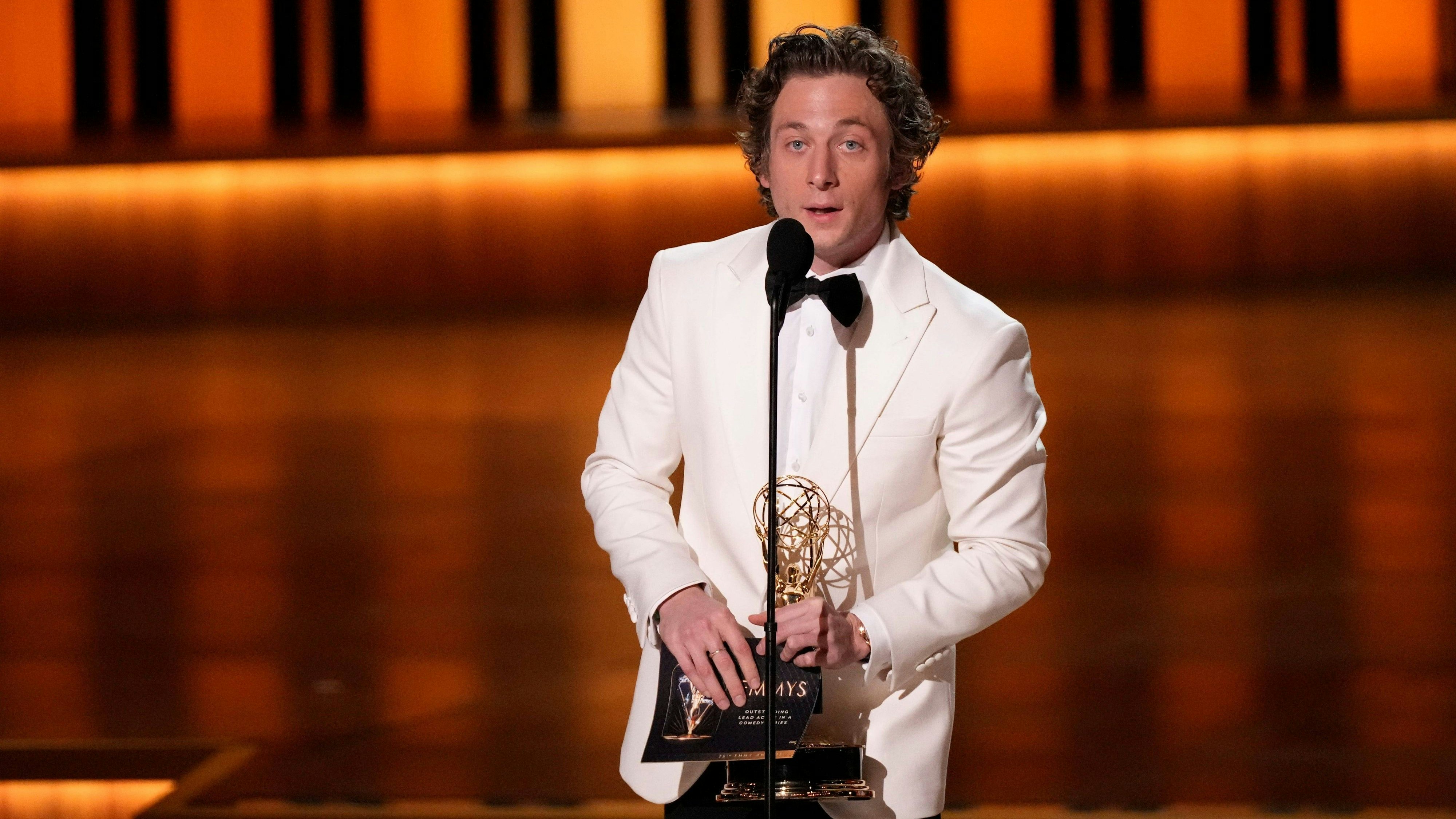 Syndication: USA TODAY Jeremy Allen White accepts the award for best lead actor in a drama series for his role as Carmen Carmy Berzatto in the FX series The Bear during the 75th Emmy Awards at the Peacock Theater in Los Angeles on Monday, Jan. 15, 2024. , EDITORIAL USE ONLY PUBLICATIONxINxGERxSUIxAUTxONLY Copyright: xRobertxHanashirox USATSI_22302219