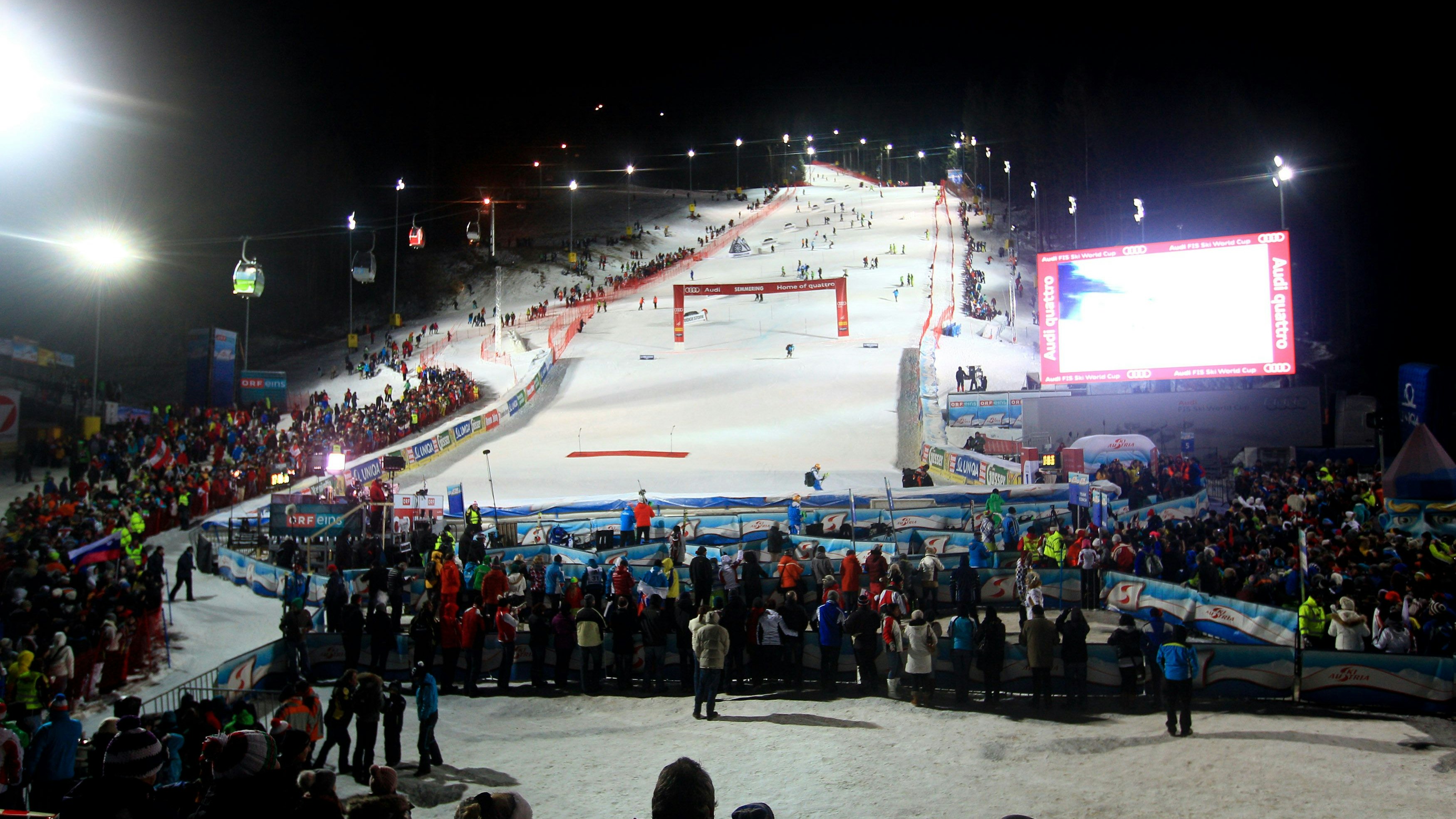 Download von www.picturedesk.com am 17.01.2024 (09:37).  29.12.2012, Panoramapiste, Semmering, AUT, FIS Weltcup Ski Alpin, Slalom, Damen, 2. Lauf, im Bild Feature Uebersicht der Piste // after the 2nd run of the ladies slalom of the FIS Ski Alpine World Cup at the Panoramapiste course, Semmering, Austria on 2012/12/29. EXPA Pictures © 2012, PhotoCredit: EXPA/ Stephan Woldron - 20121229_PD1277 - Rechteinfo: Rights Managed (RM)