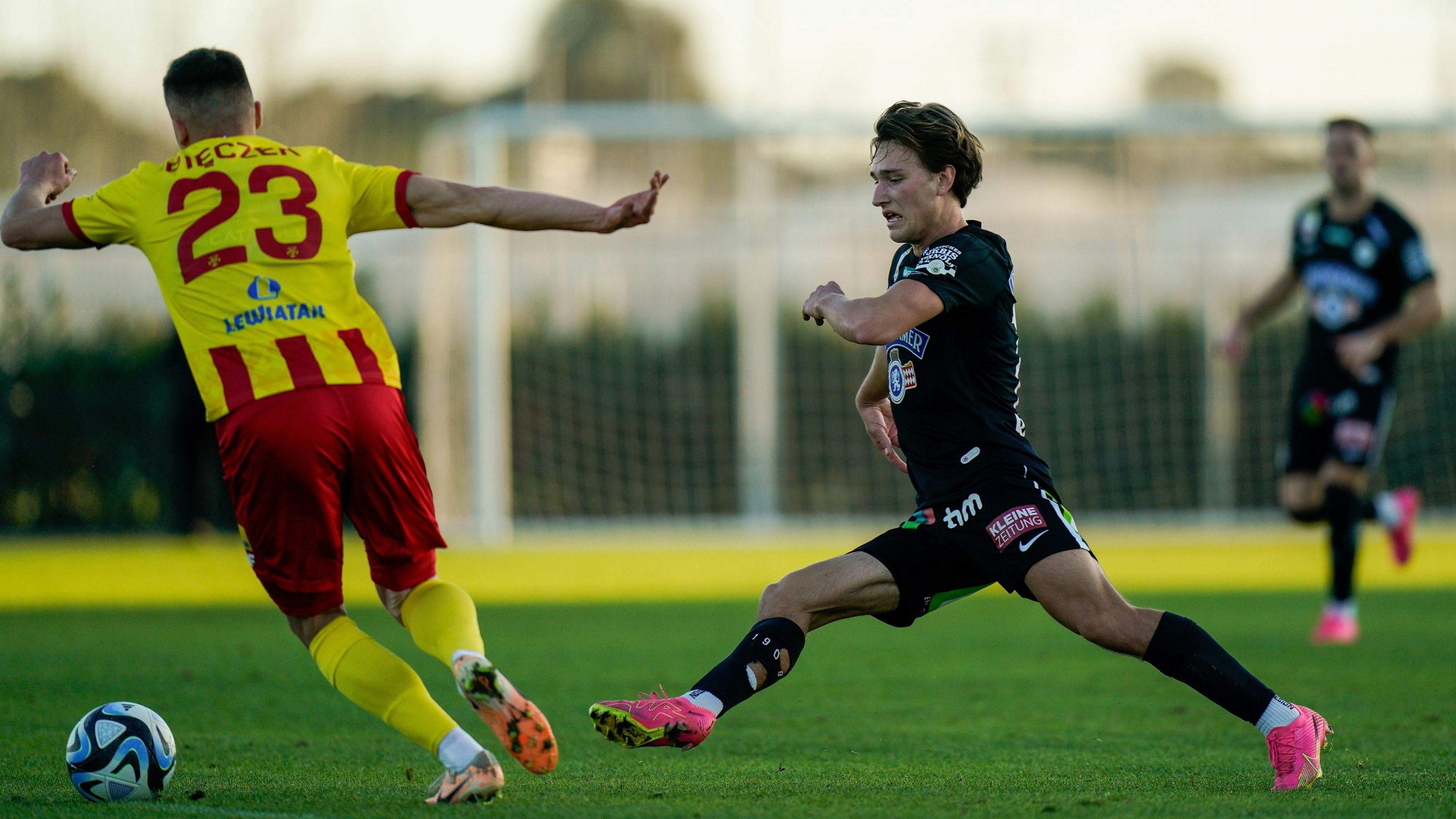 Sturm-Trainer Christian Ilzer brachte im Testspiel einen Goalie als Feldspieler auf den Platz.