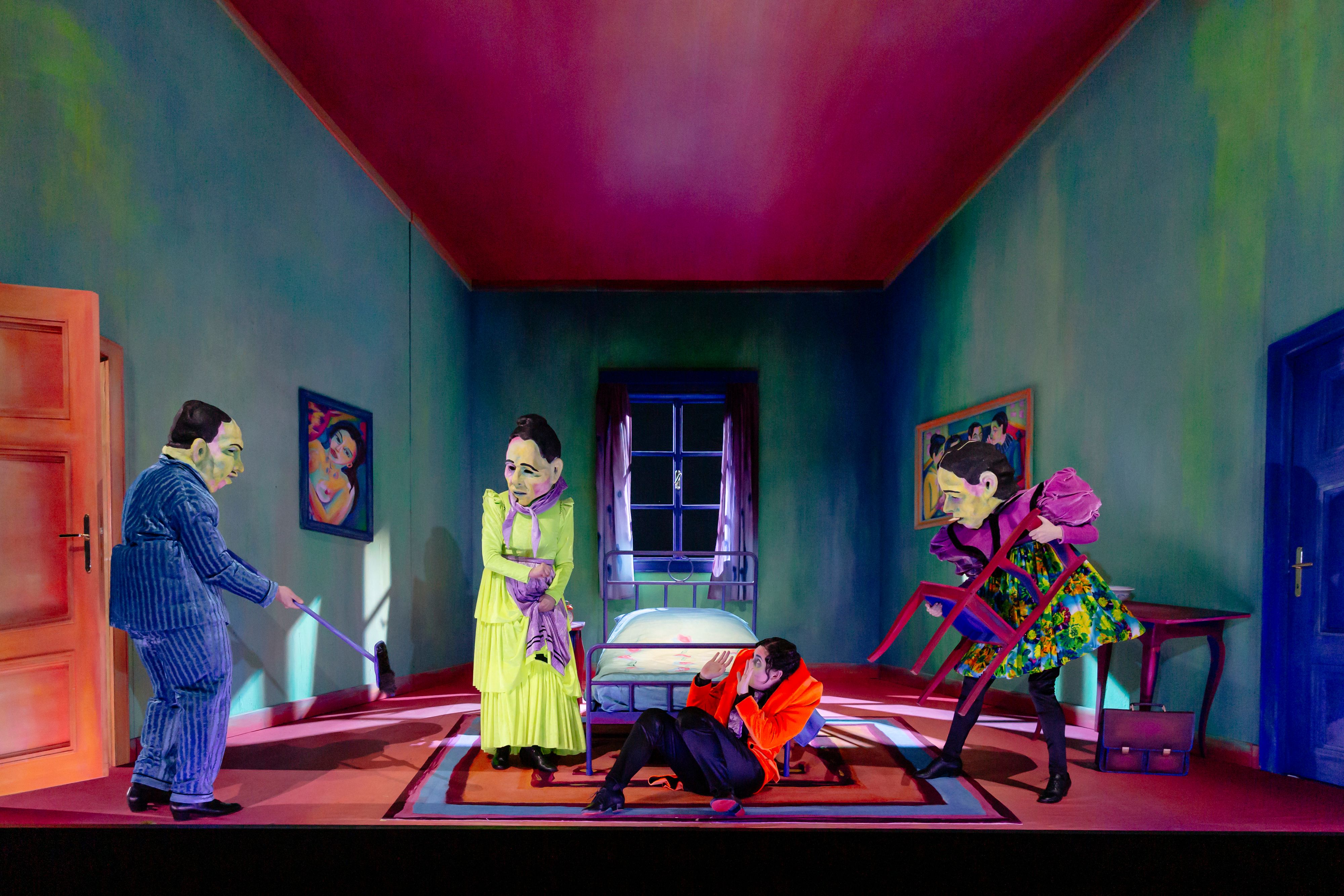 Paulina Alpen, Stefanie Dvorak, Jonas Hackmann, Dorothee  & Hartinger Philipp Hauß in 