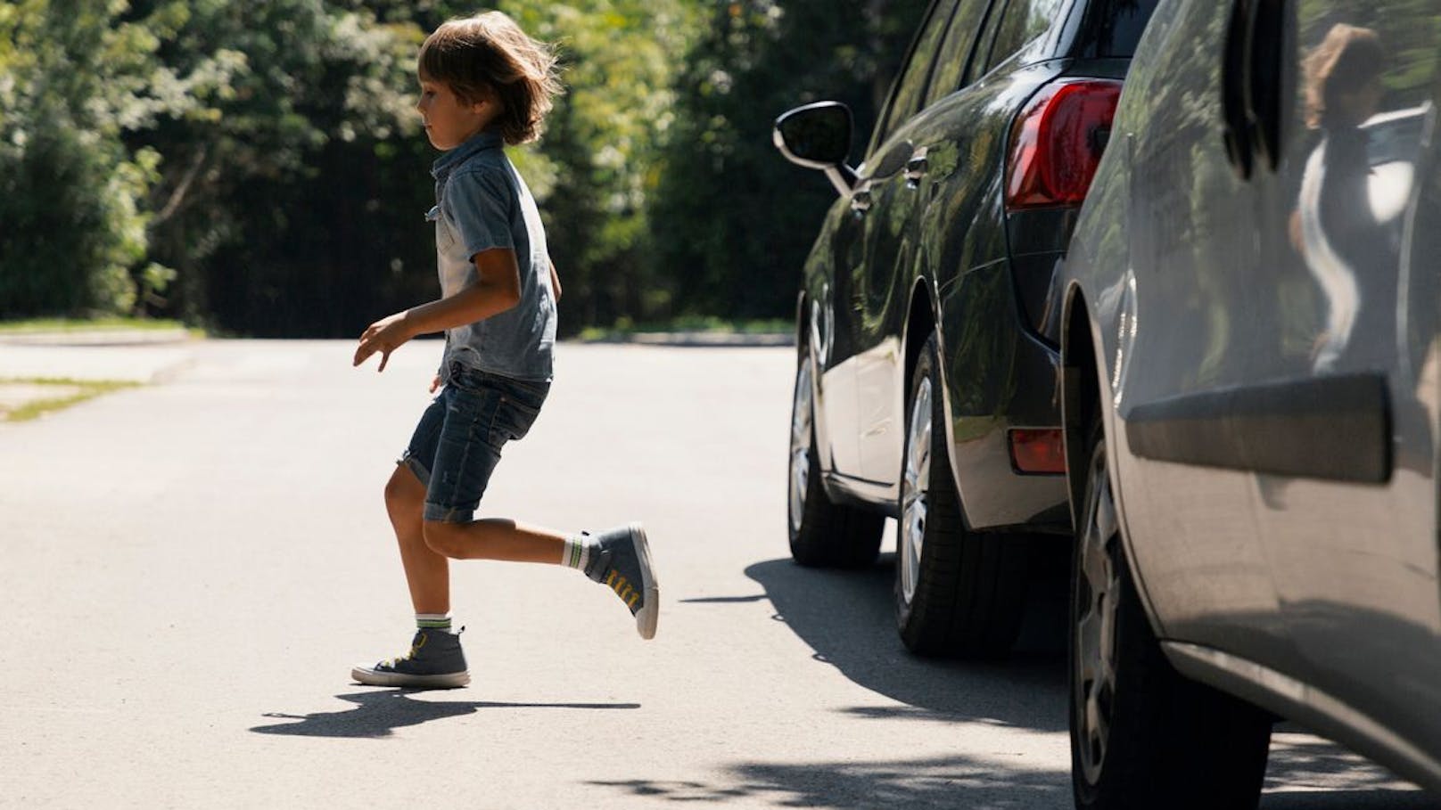 Auf Straße gelaufen – 4-Jähriger von Auto angefahren