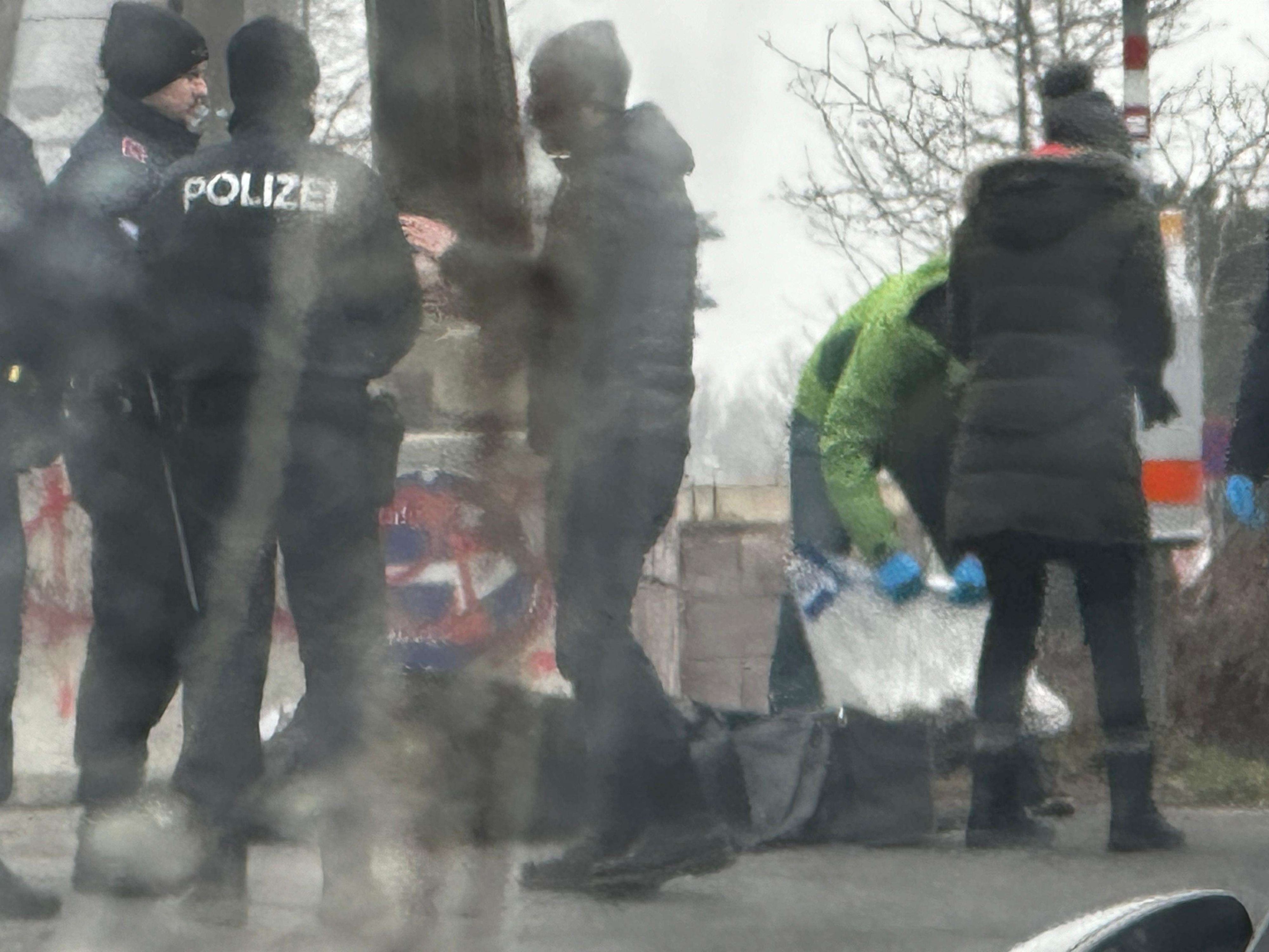 Am Samstag fischte ein Angler einen menschlichen Unterschenkel aus den Fluten am Angel-Platz 