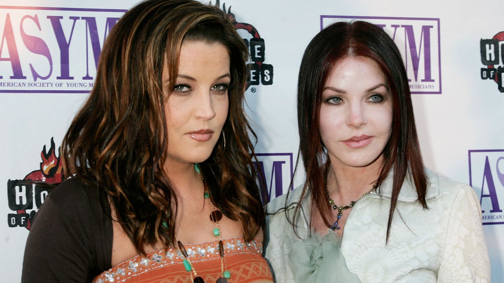 Lisa Marie Presley (links), und ihre Mutter Priscilla Presley 2005.