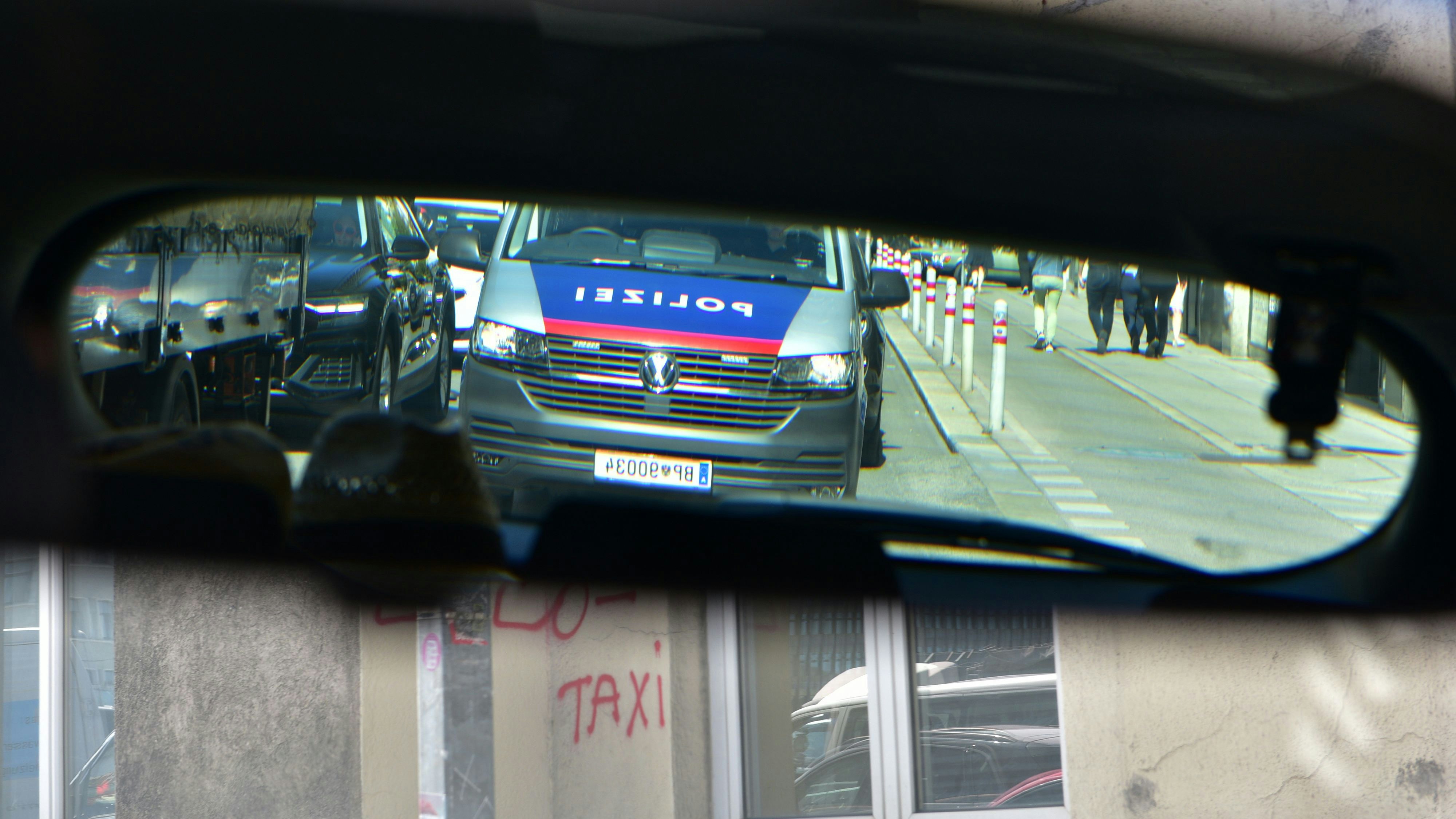 Die Verkehrspolizisten bemerkten den Drogendeal im Zuge ihres Streifendienstes. 