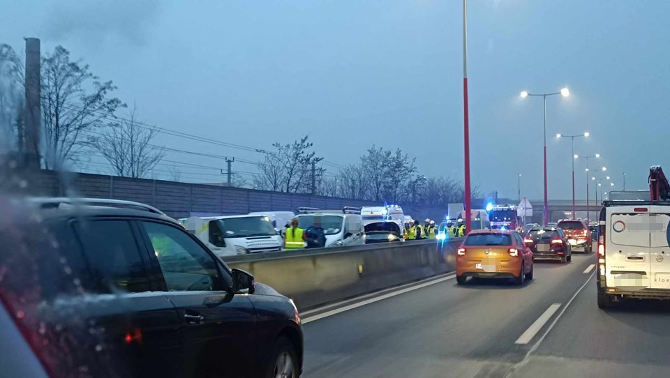 Stau-Chaos nach Unfall auf Tangente – Ausfahrt gesperrt.