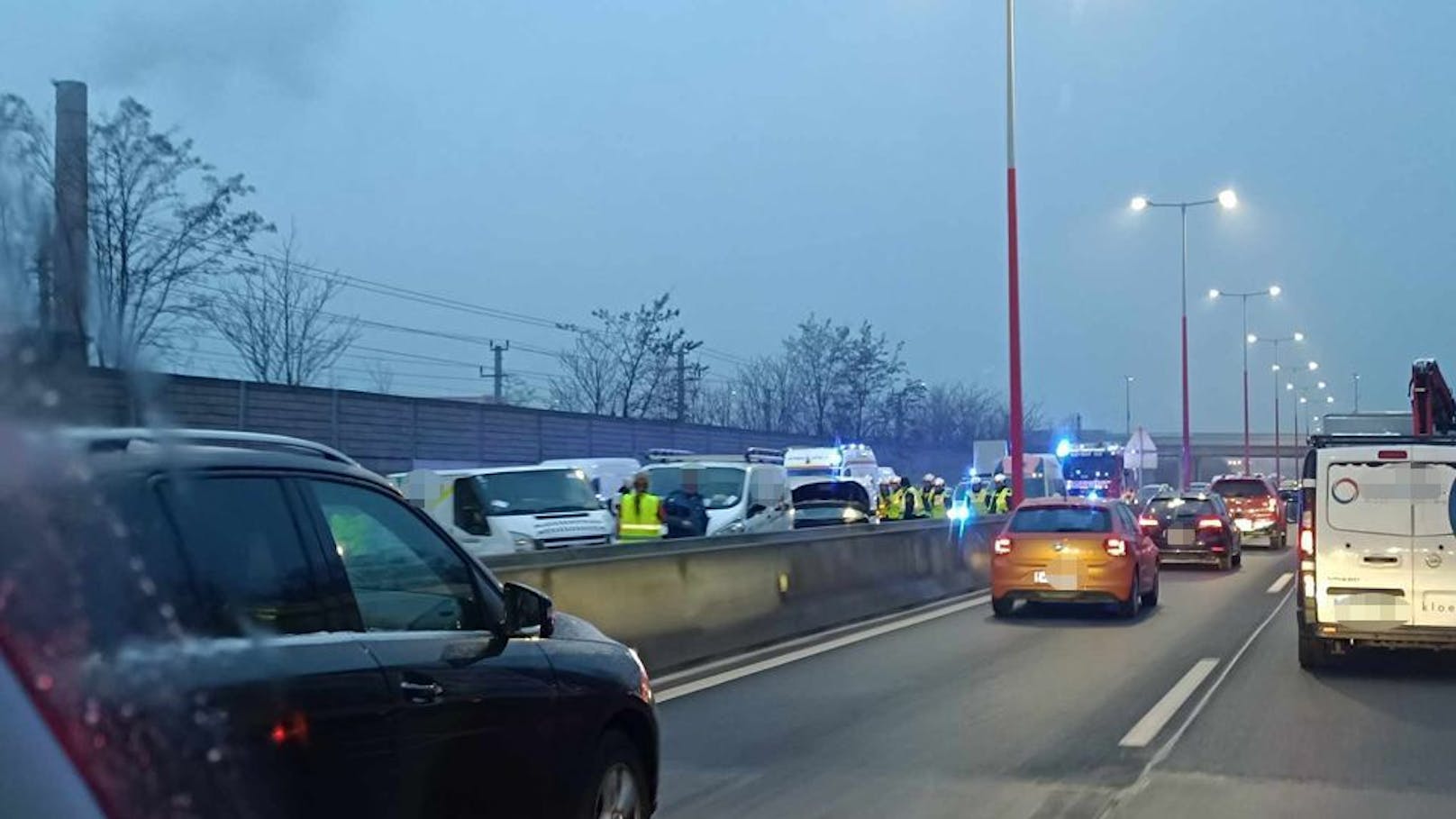 Kilometerlanger Stau! Crash auf Wiener Südosttangente
