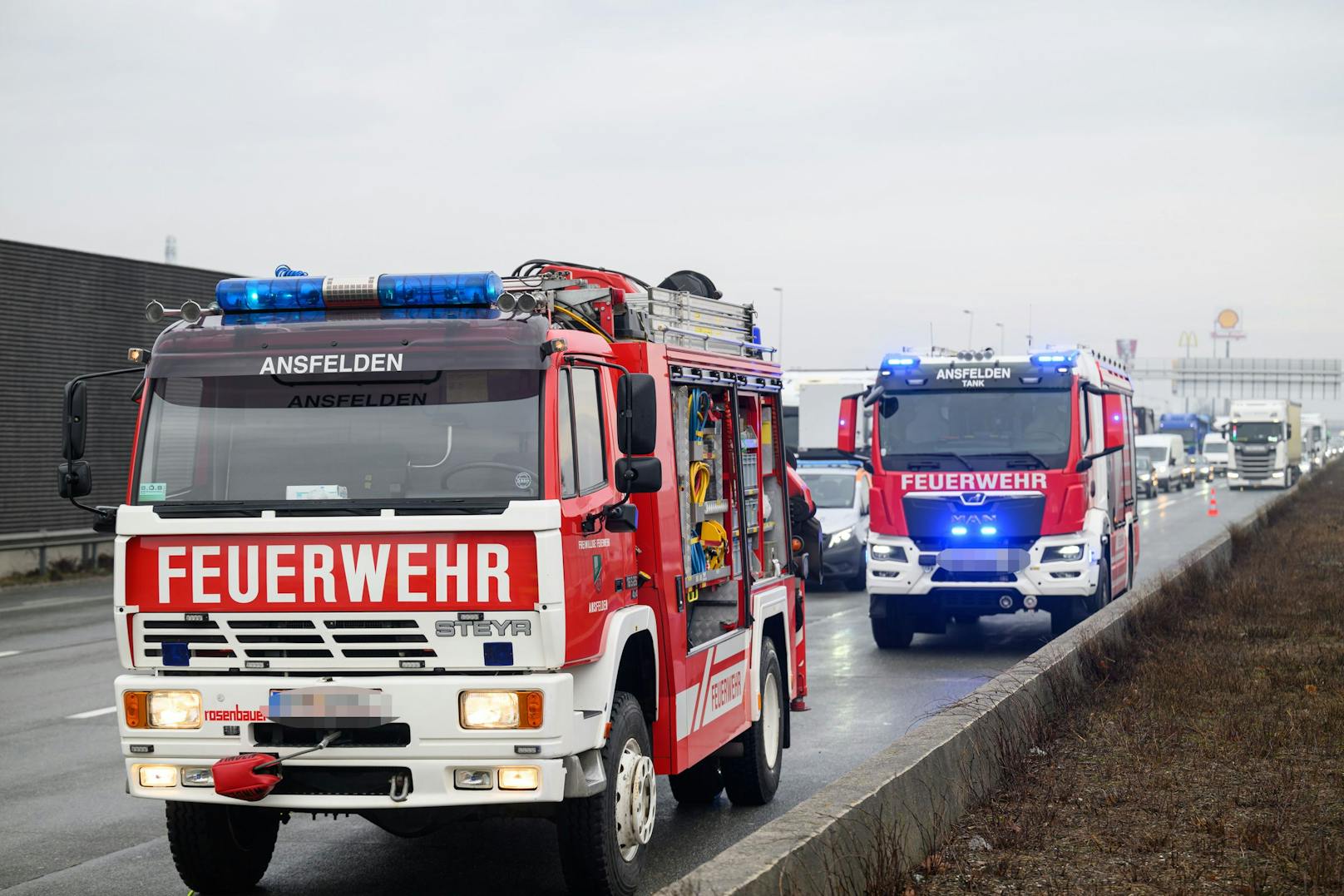 Auf der Westautobahn ist es am Donnerstag zu einem schweren Unfall gekommen.