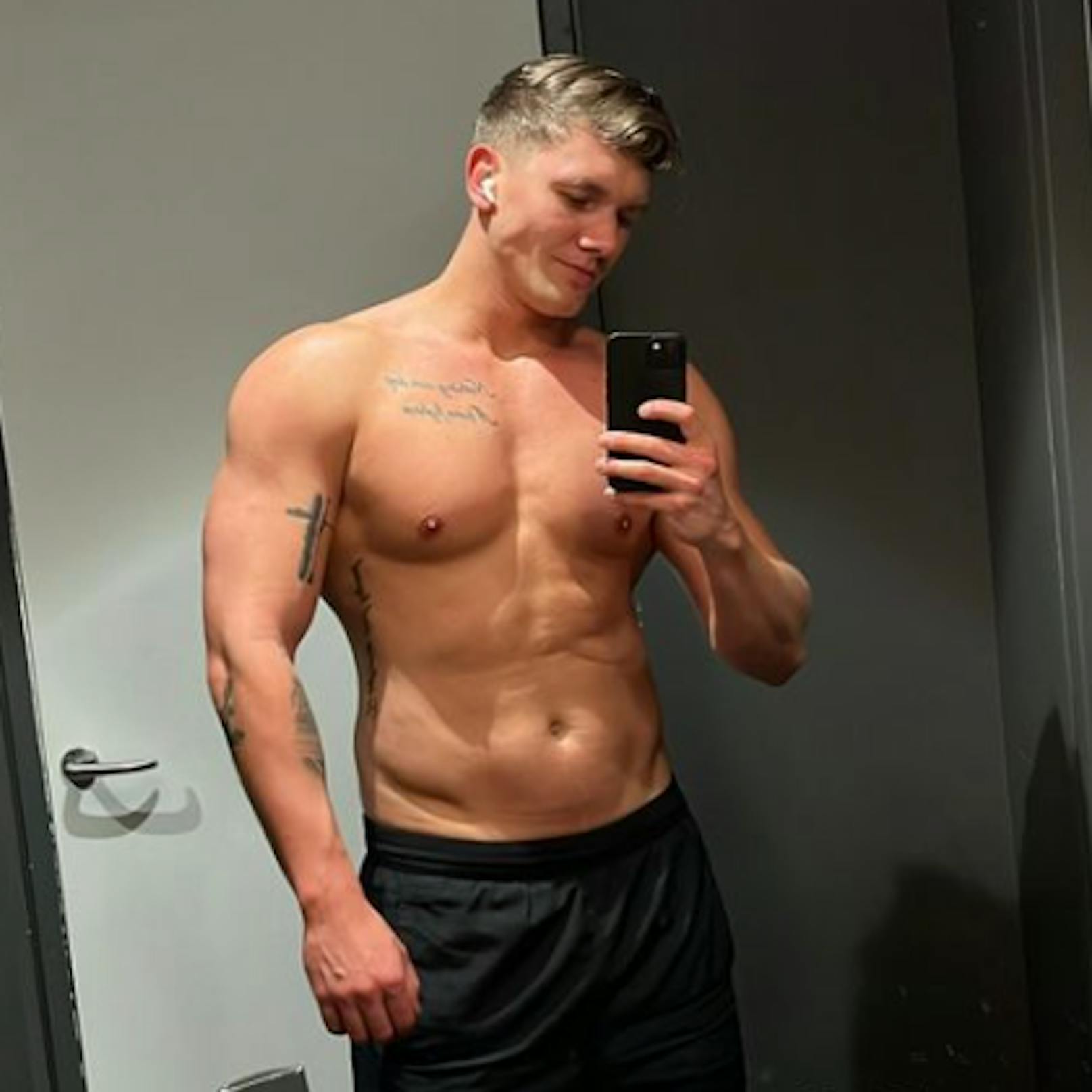 Auf Instagram teilt Roman Schindler seine Body-Transformation. Trotz Top-Body steckt er sich Ziele und motiviert damit Andere.