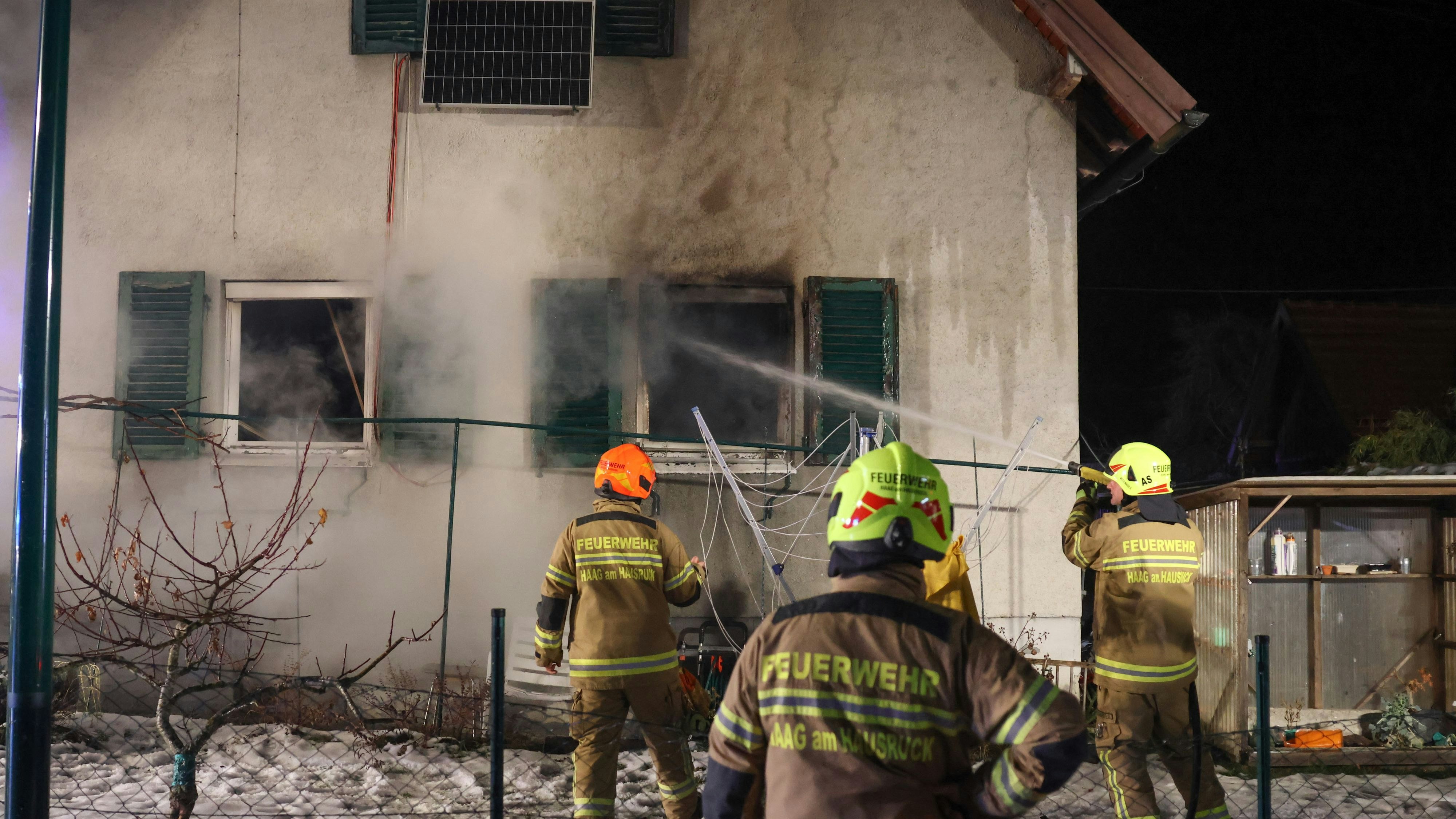 Das Feuer war in einem Haus in Haag am Hausruck (Bez. Grieskirchen) ausgebrochen.