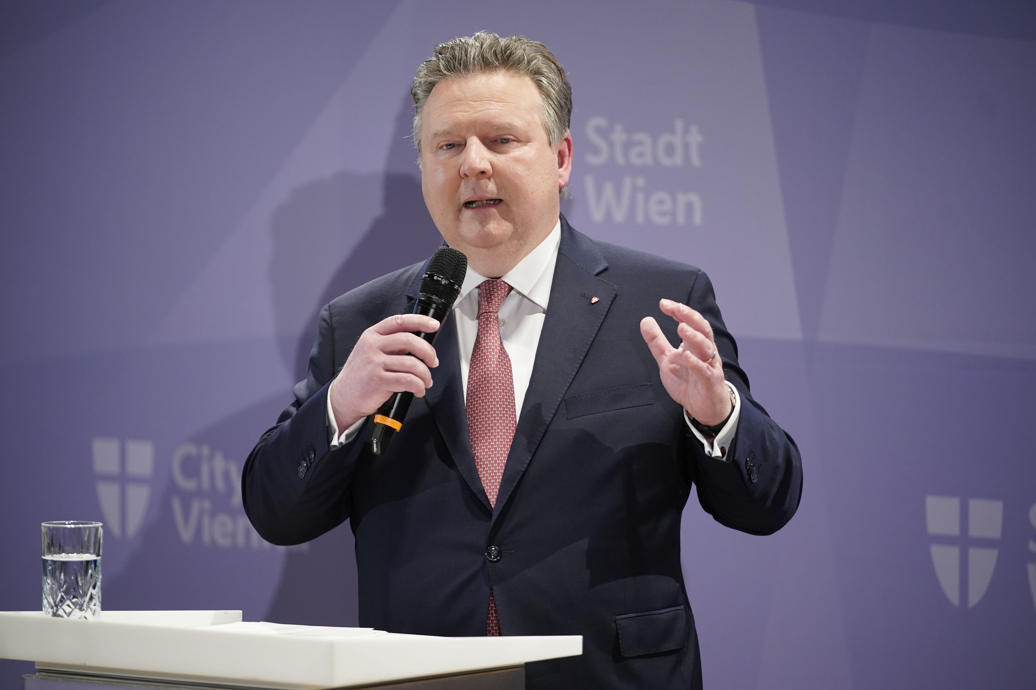 Bürgermeister Michael Ludwig meldet sich zu Wort rund um Terror-Alarm und Swift-Konzert-Absage.