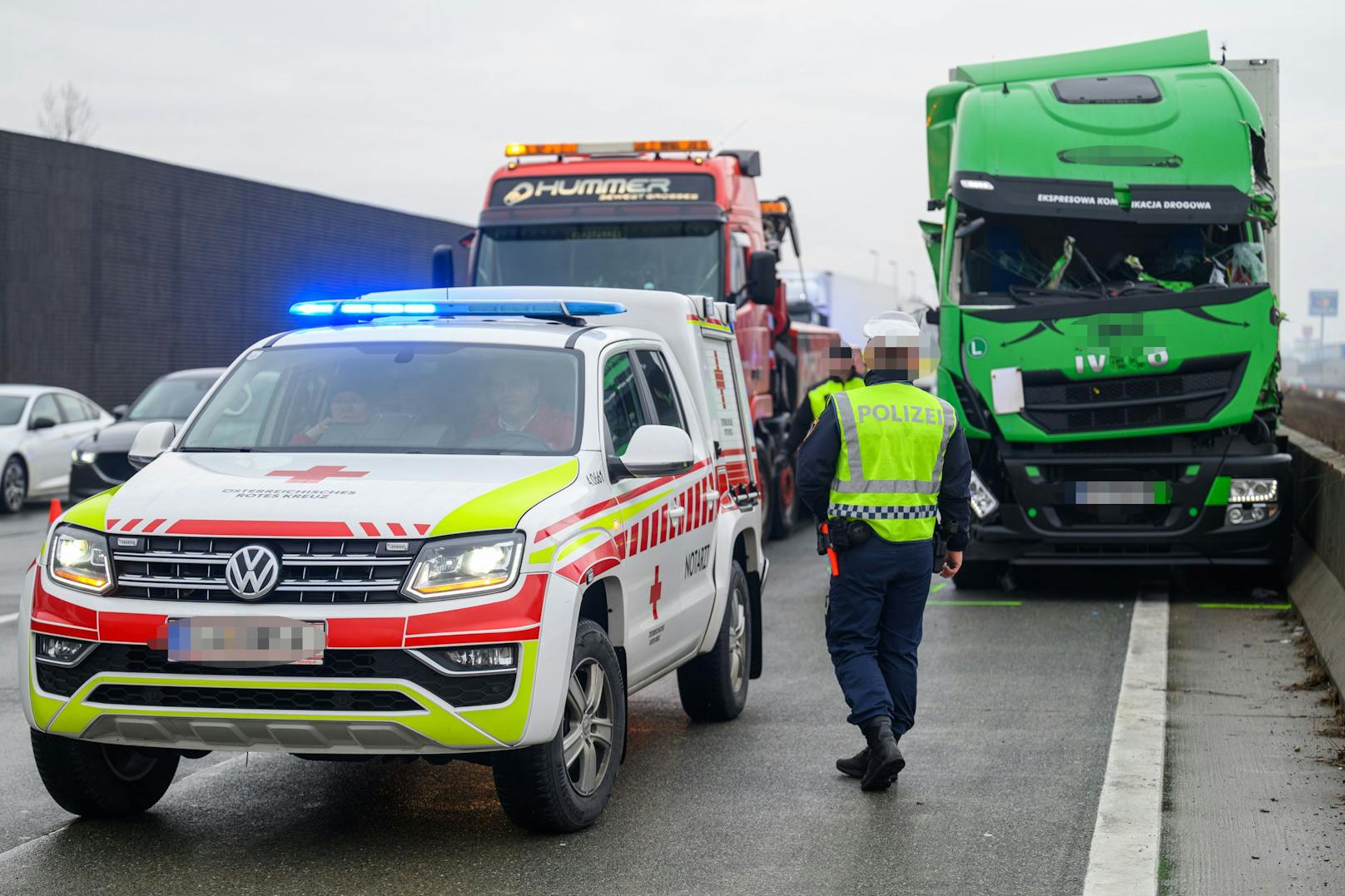 Auf der Westautobahn ist es am Donnerstag zu einem schweren Unfall gekommen.