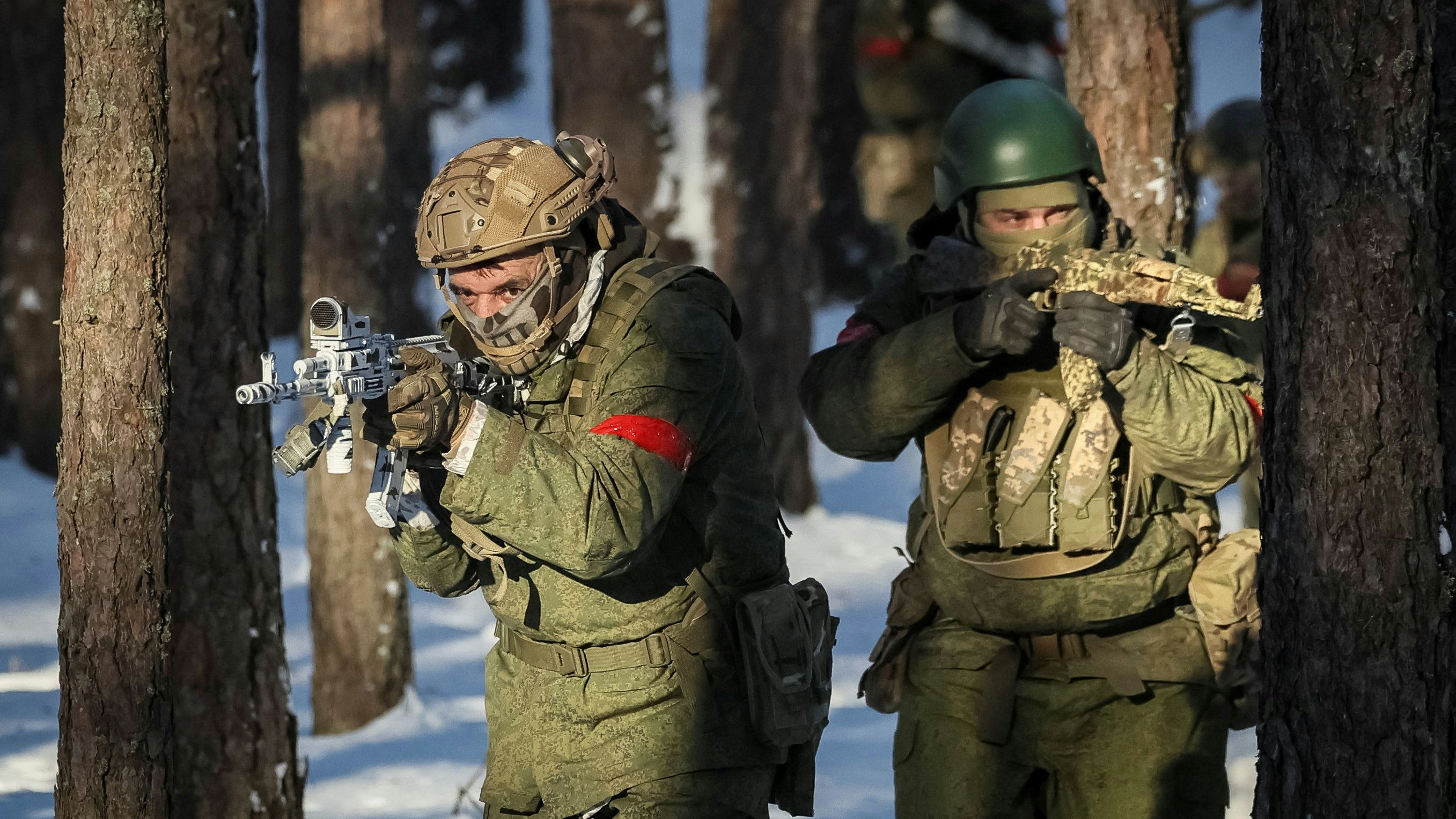 Bei einem Bombenangriff russischer Streitkräfte sollen zahlreiche ausländische Söldner getötet worden sein.